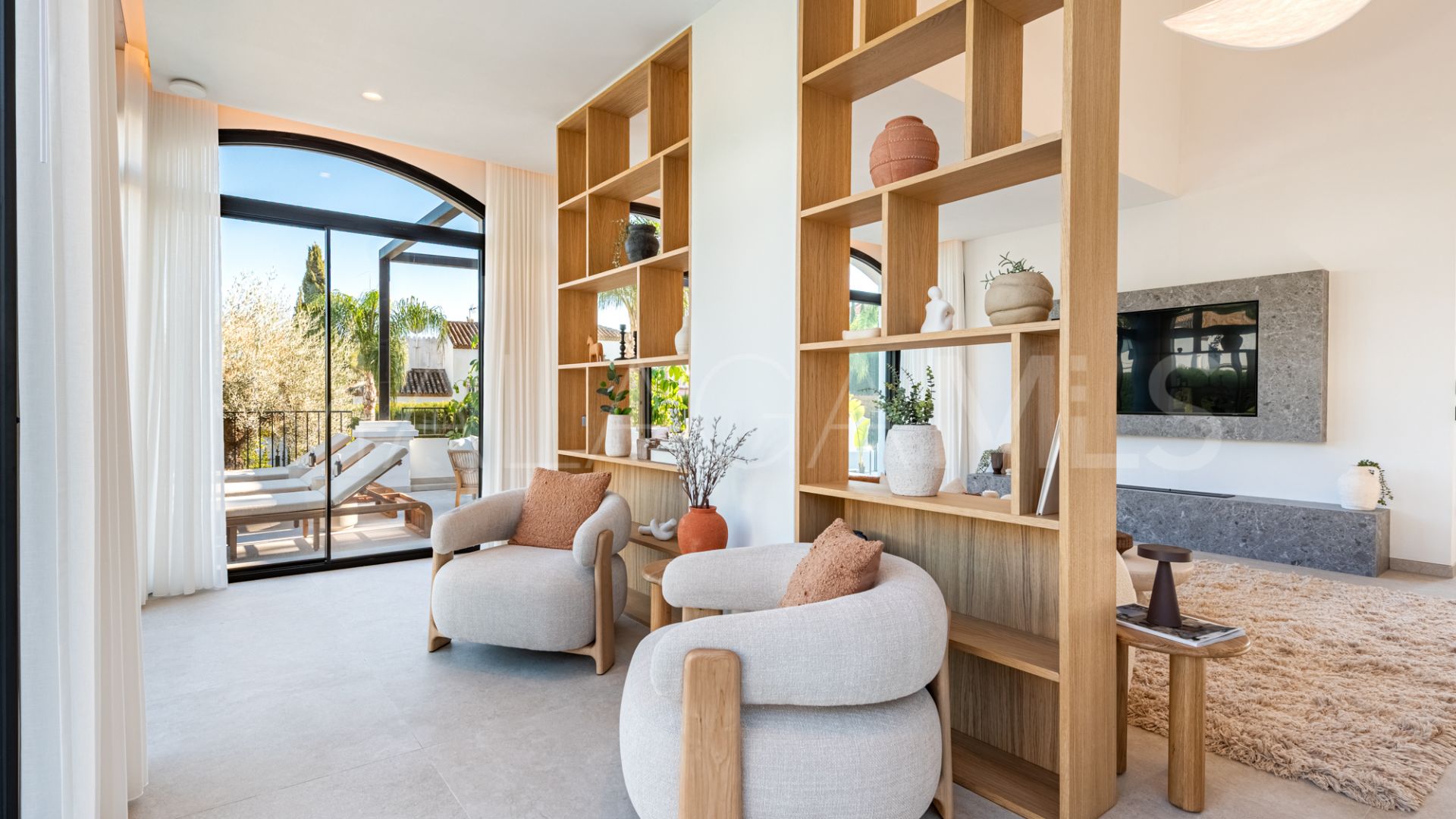 Buy villa in Nueva Andalucia with 4 bedrooms