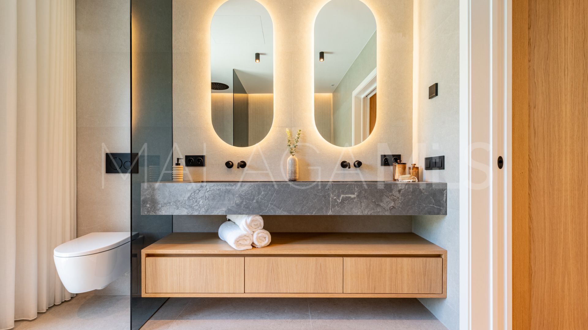 Buy villa in Nueva Andalucia with 4 bedrooms