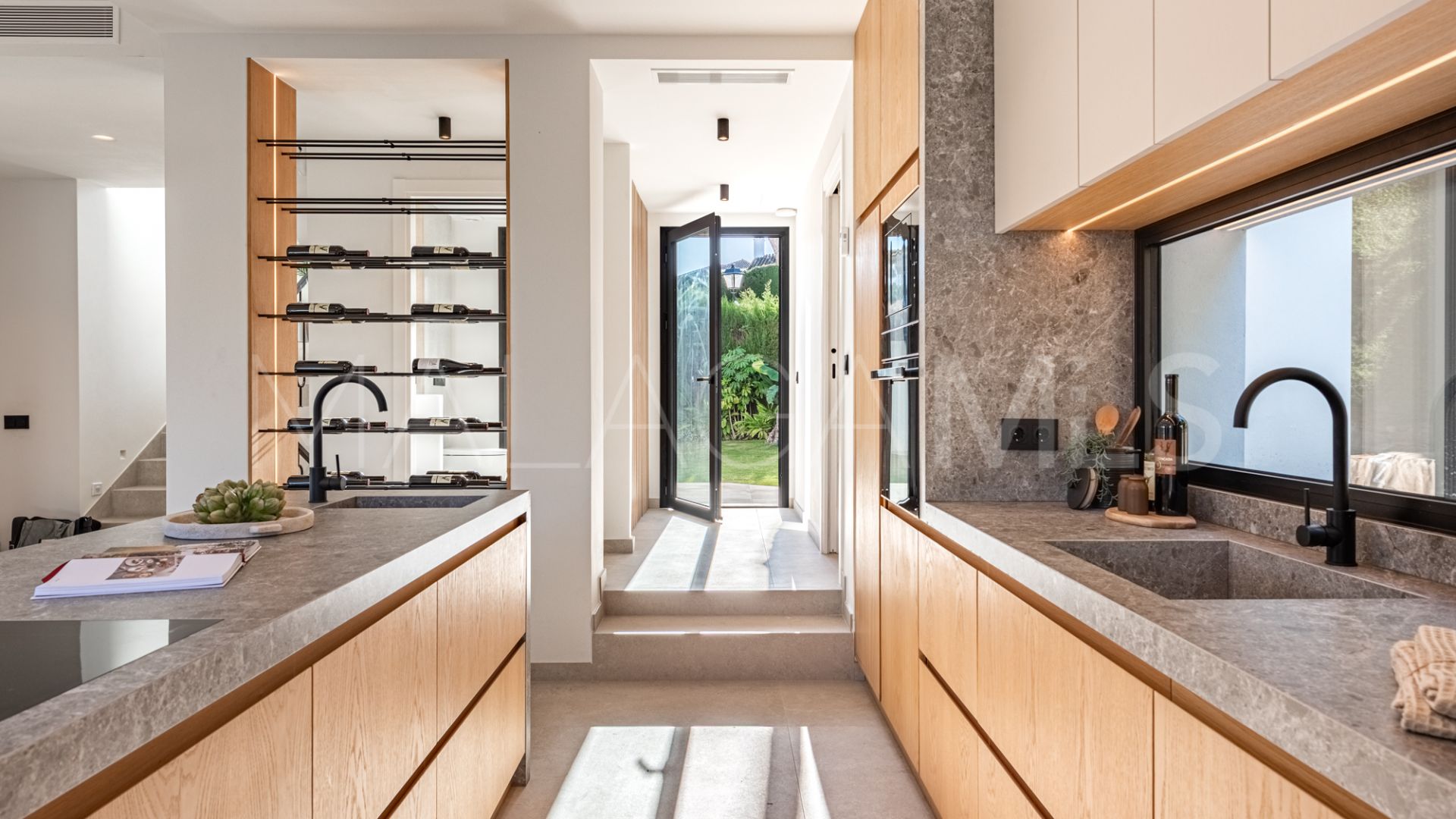 Buy villa in Nueva Andalucia with 4 bedrooms