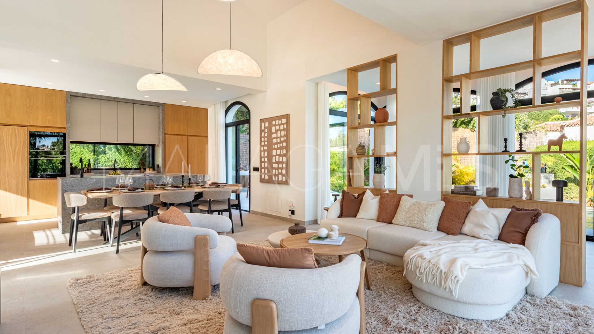 Buy villa in Nueva Andalucia with 4 bedrooms