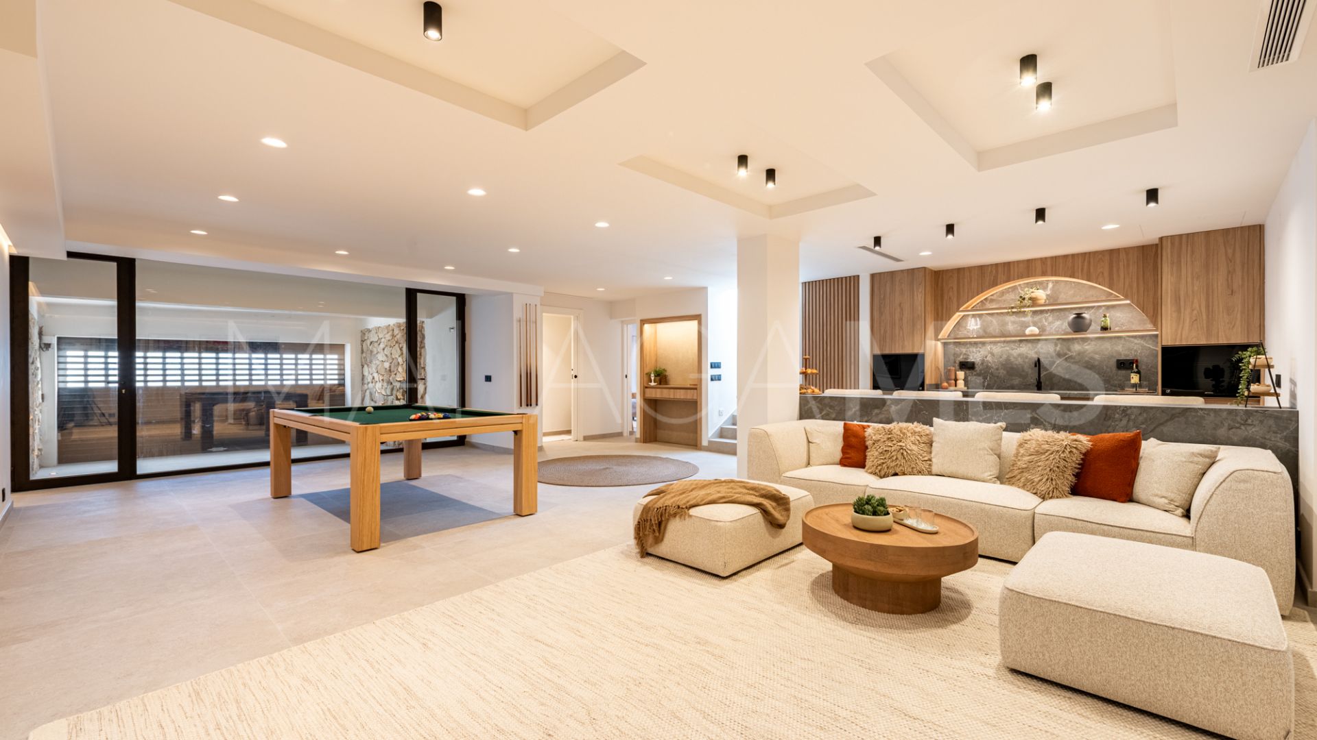 Buy villa in Nueva Andalucia with 4 bedrooms