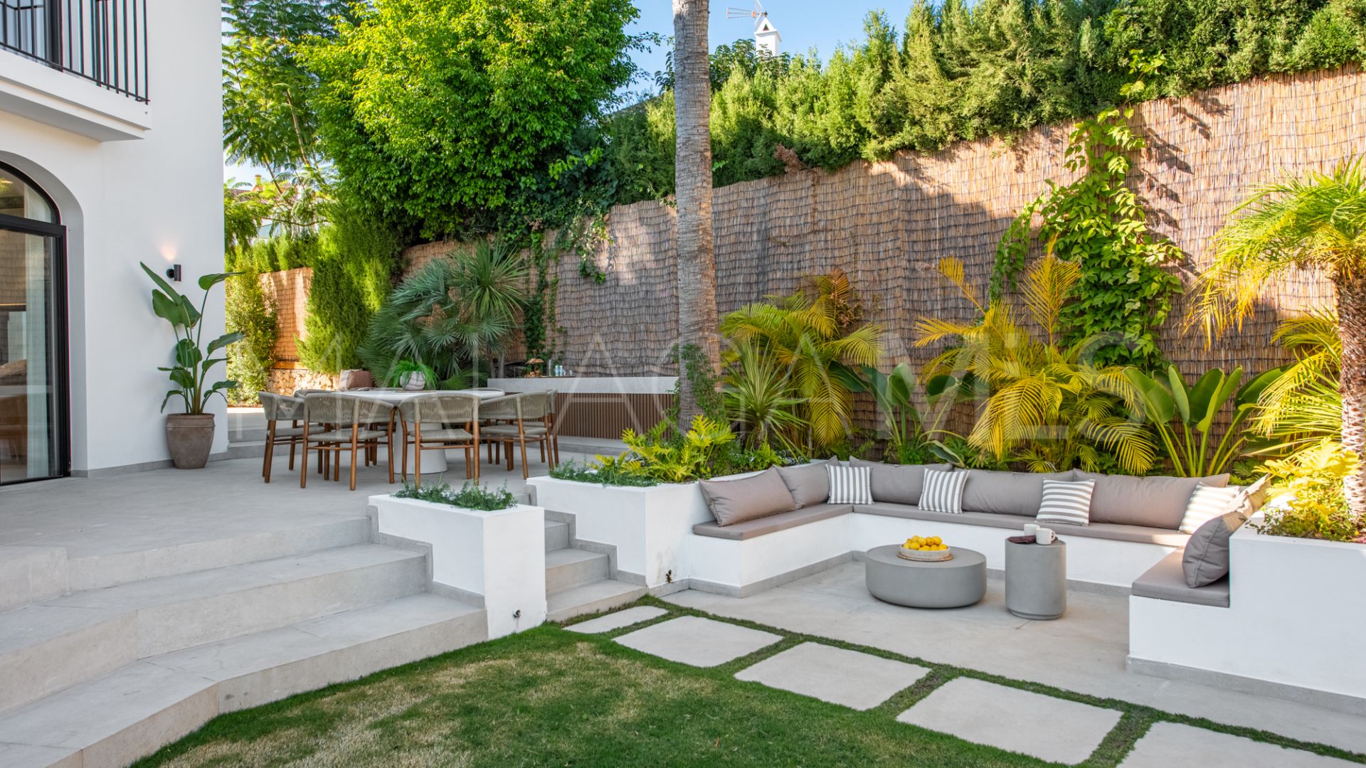 Buy villa in Nueva Andalucia with 4 bedrooms