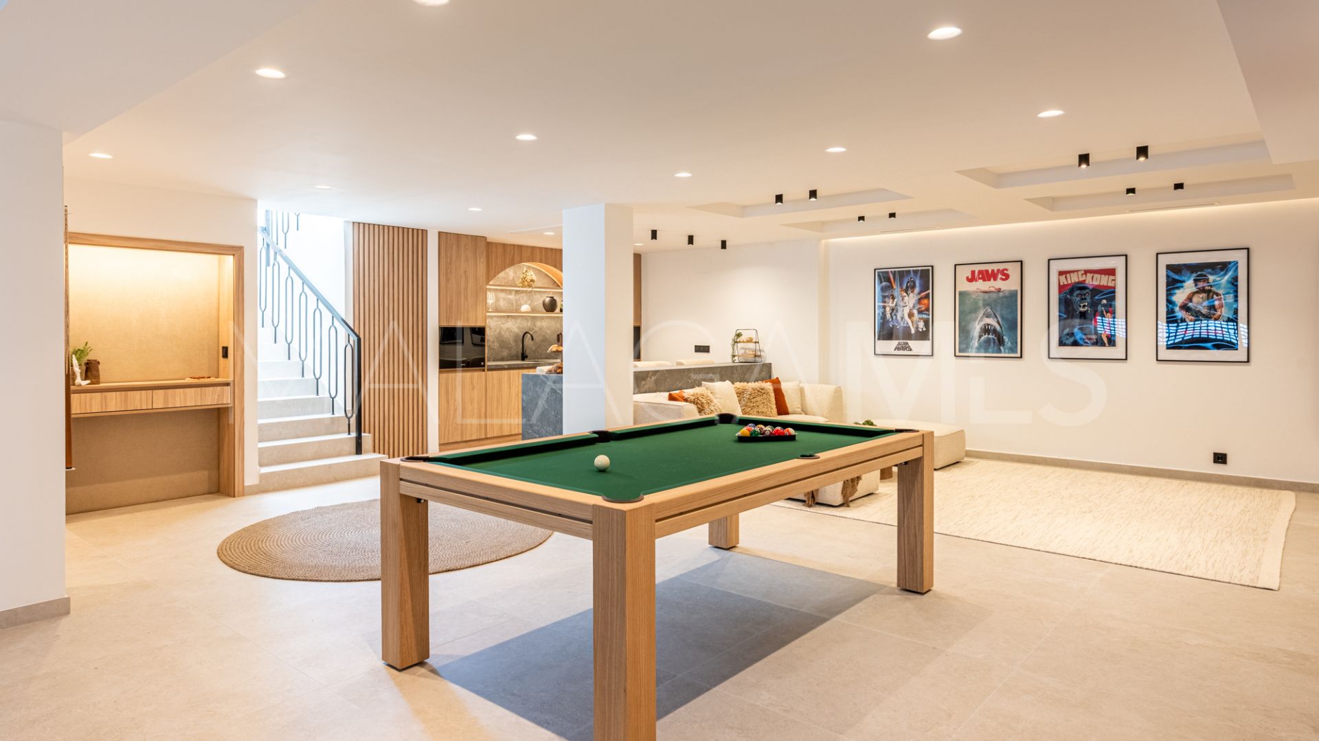 Buy villa in Nueva Andalucia with 4 bedrooms