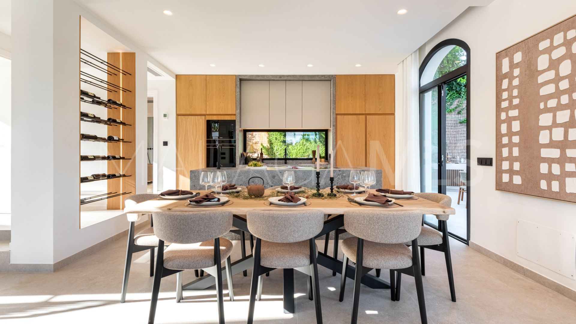 Buy villa in Nueva Andalucia with 4 bedrooms