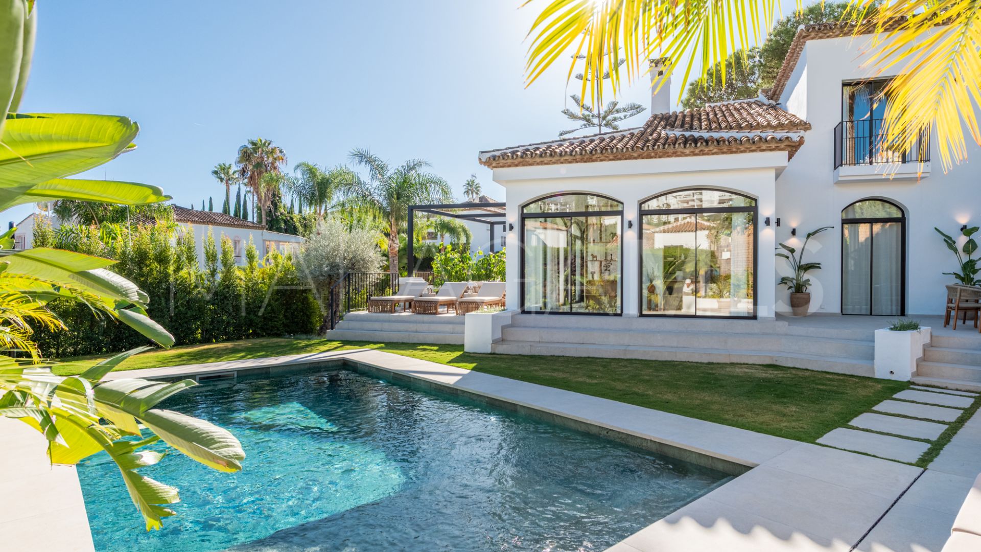 Buy villa in Nueva Andalucia with 4 bedrooms