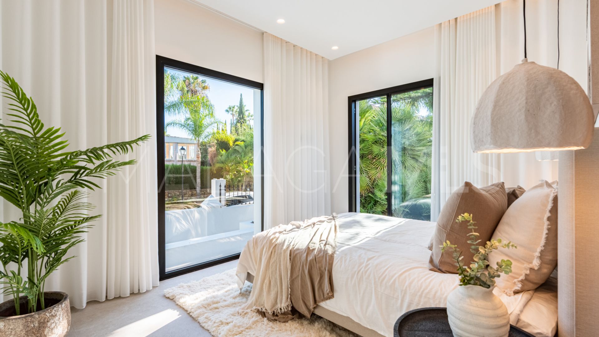 Buy villa in Nueva Andalucia with 4 bedrooms