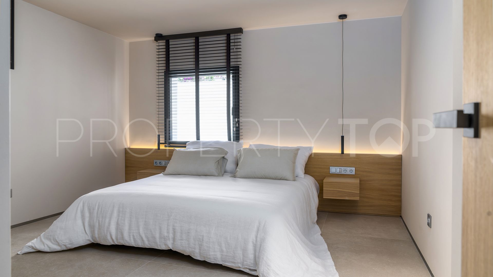 Nueva Andalucia, chalet con 6 dormitorios en venta