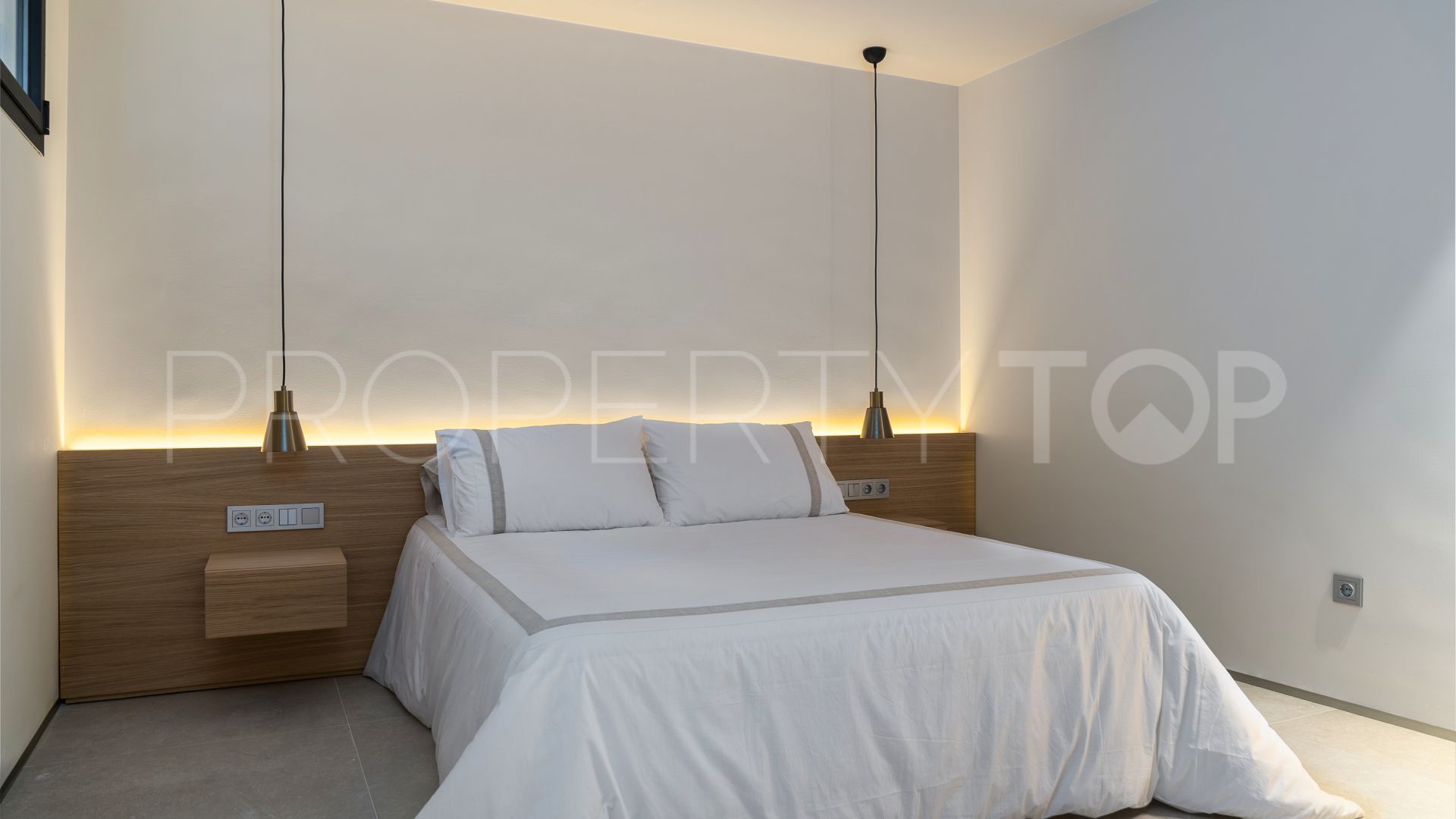 Nueva Andalucia, chalet con 6 dormitorios en venta