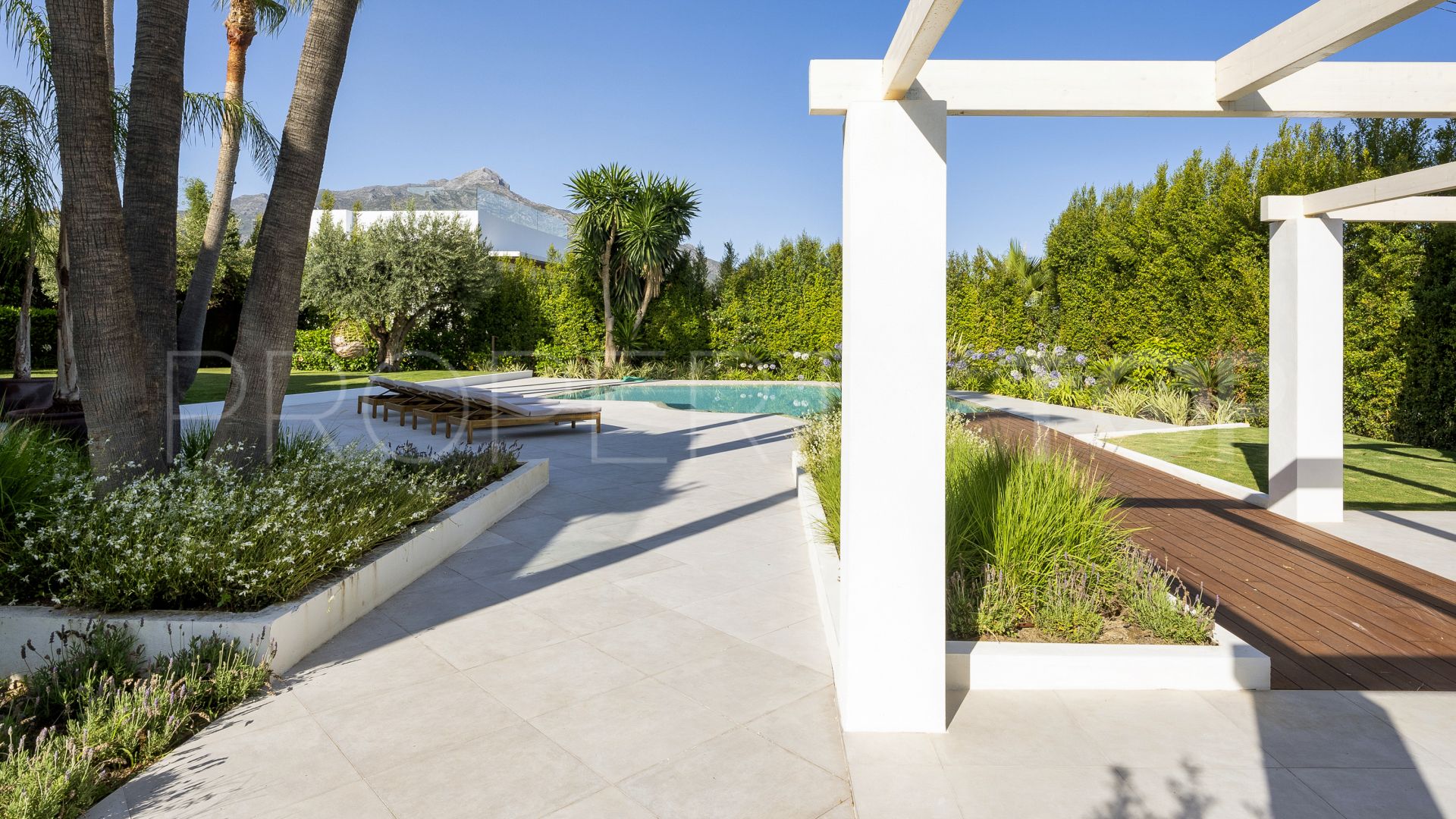 For sale Nueva Andalucia chalet with 6 bedrooms