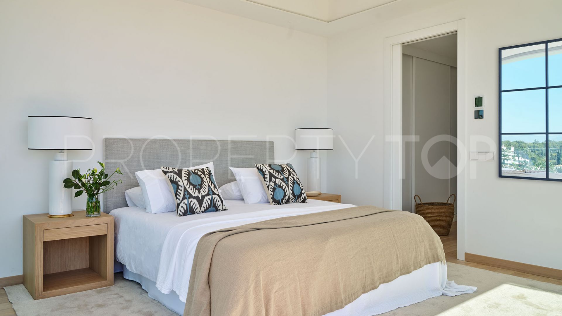 For sale 3 bedrooms chalet in Marbella Golden Mile