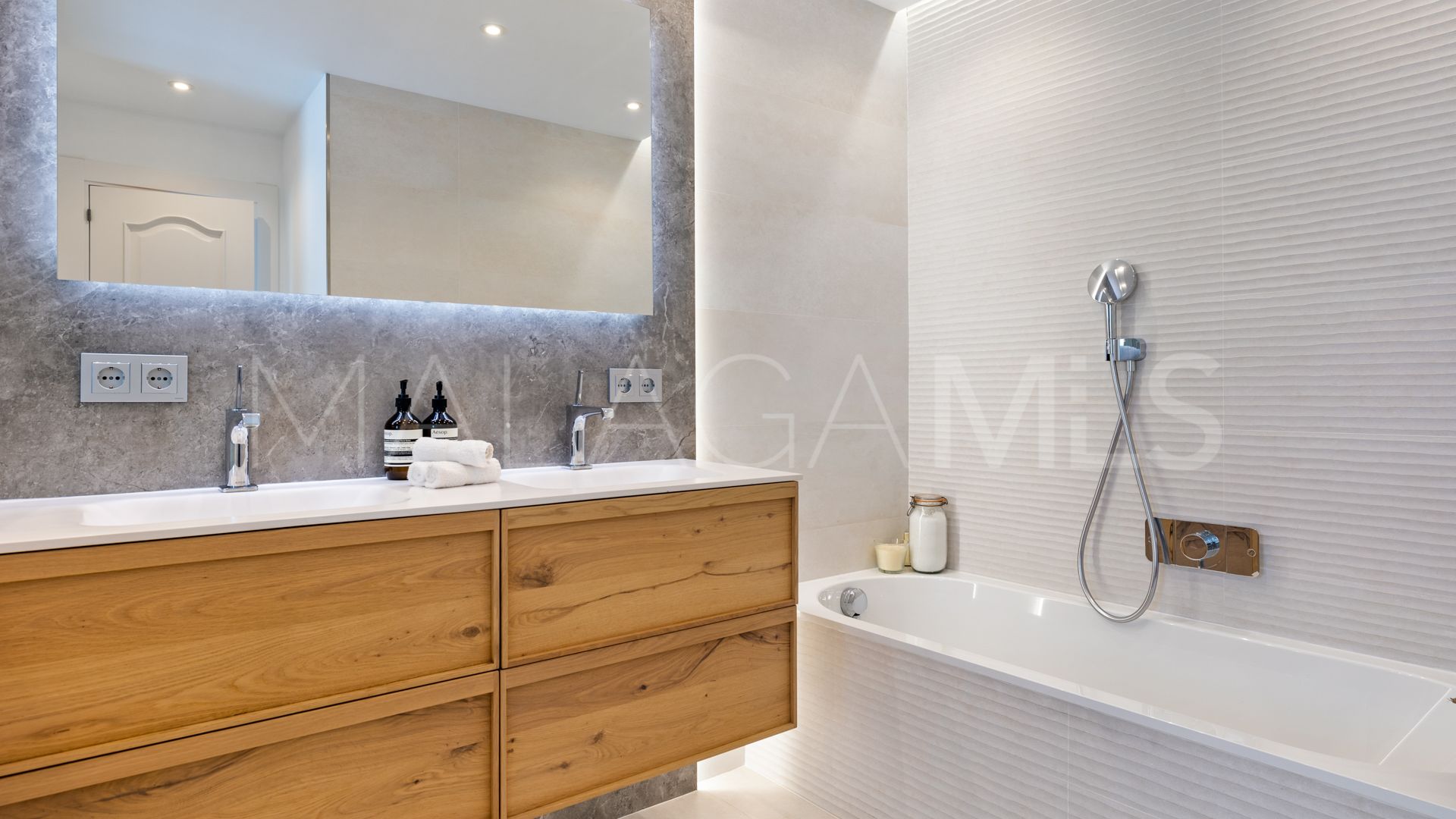 Chalet for sale in Nueva Andalucia