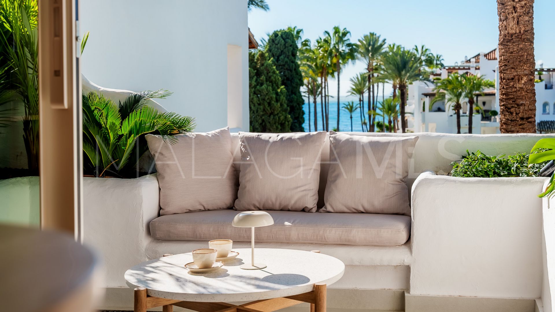 Takvåning for sale in Beach Side New Golden Mile