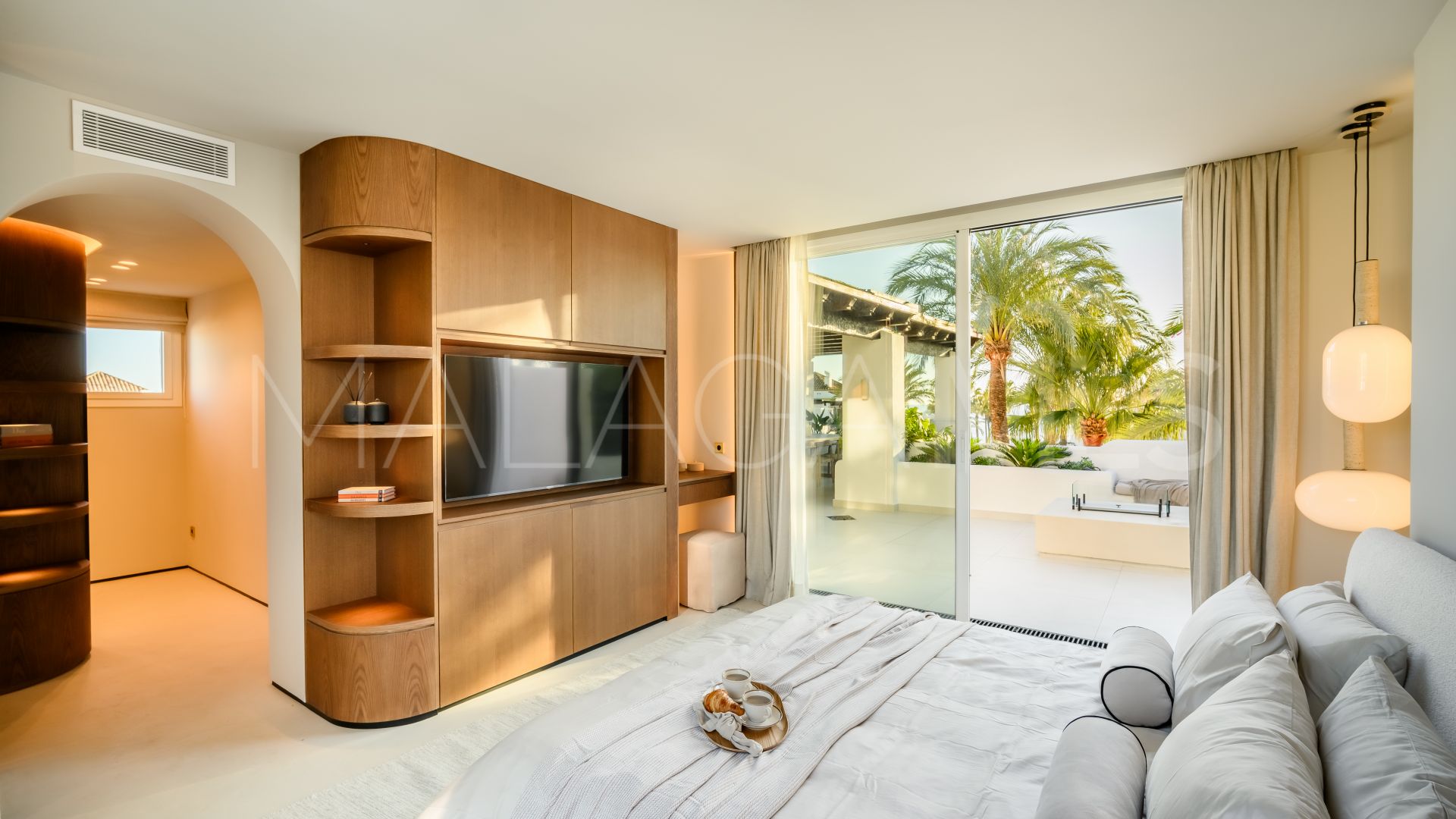 Takvåning for sale in Beach Side New Golden Mile