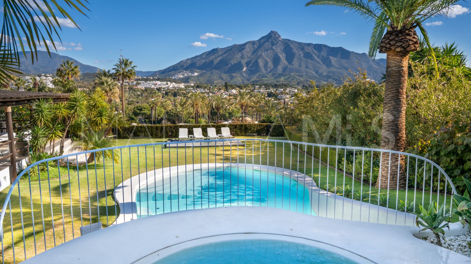 Chalet for sale in Las Brisas