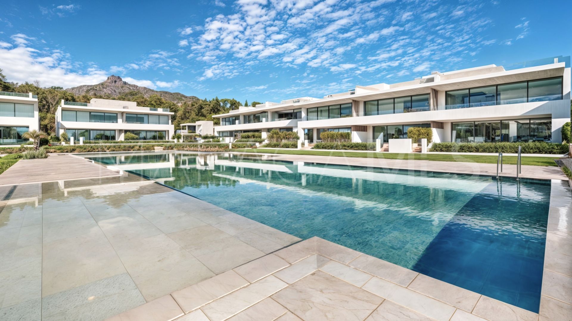 Marbella Golden Mile, adosado a la venta de 4 bedrooms