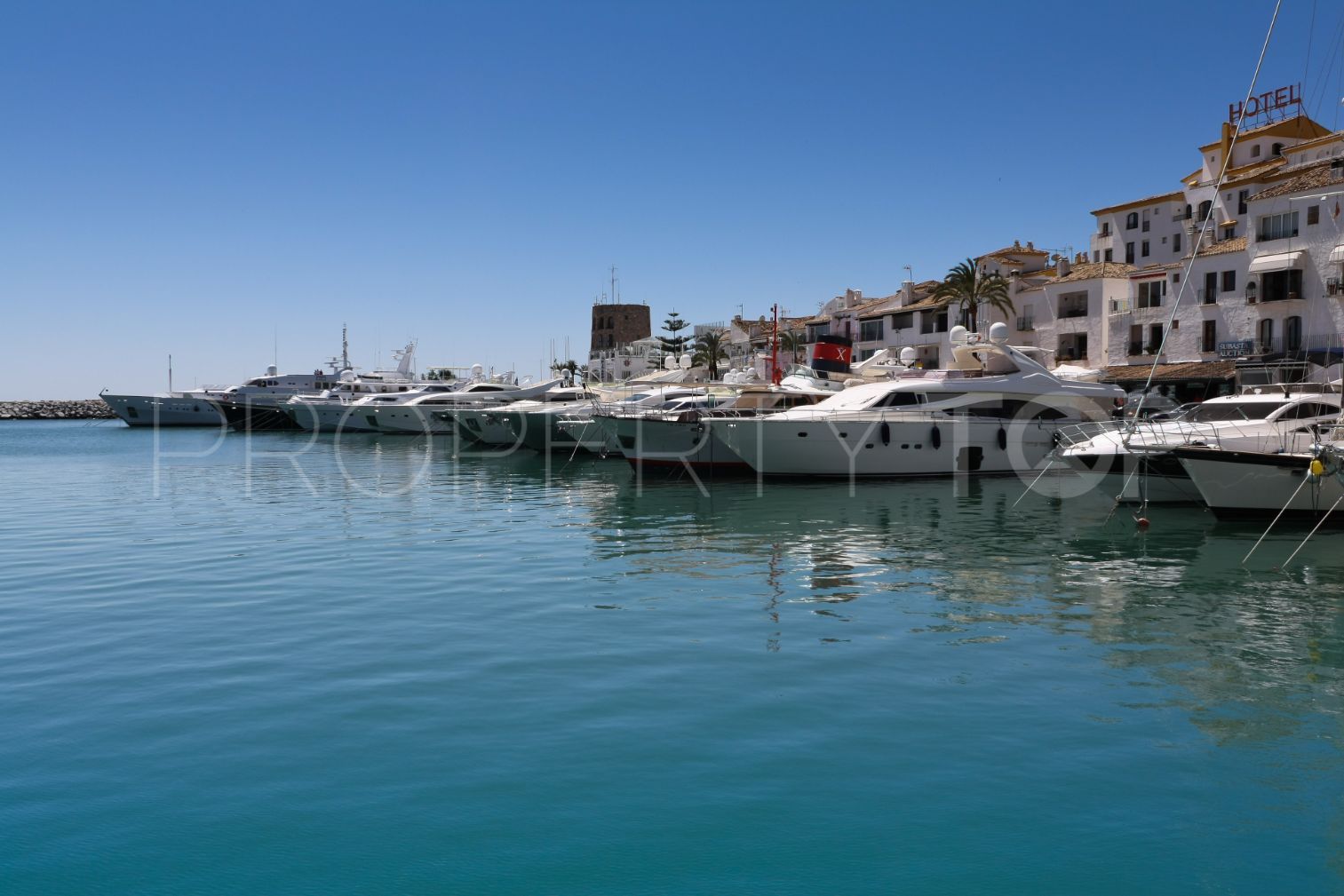 Chalet a la venta de 4 dormitorios en Marbella - Puerto Banus