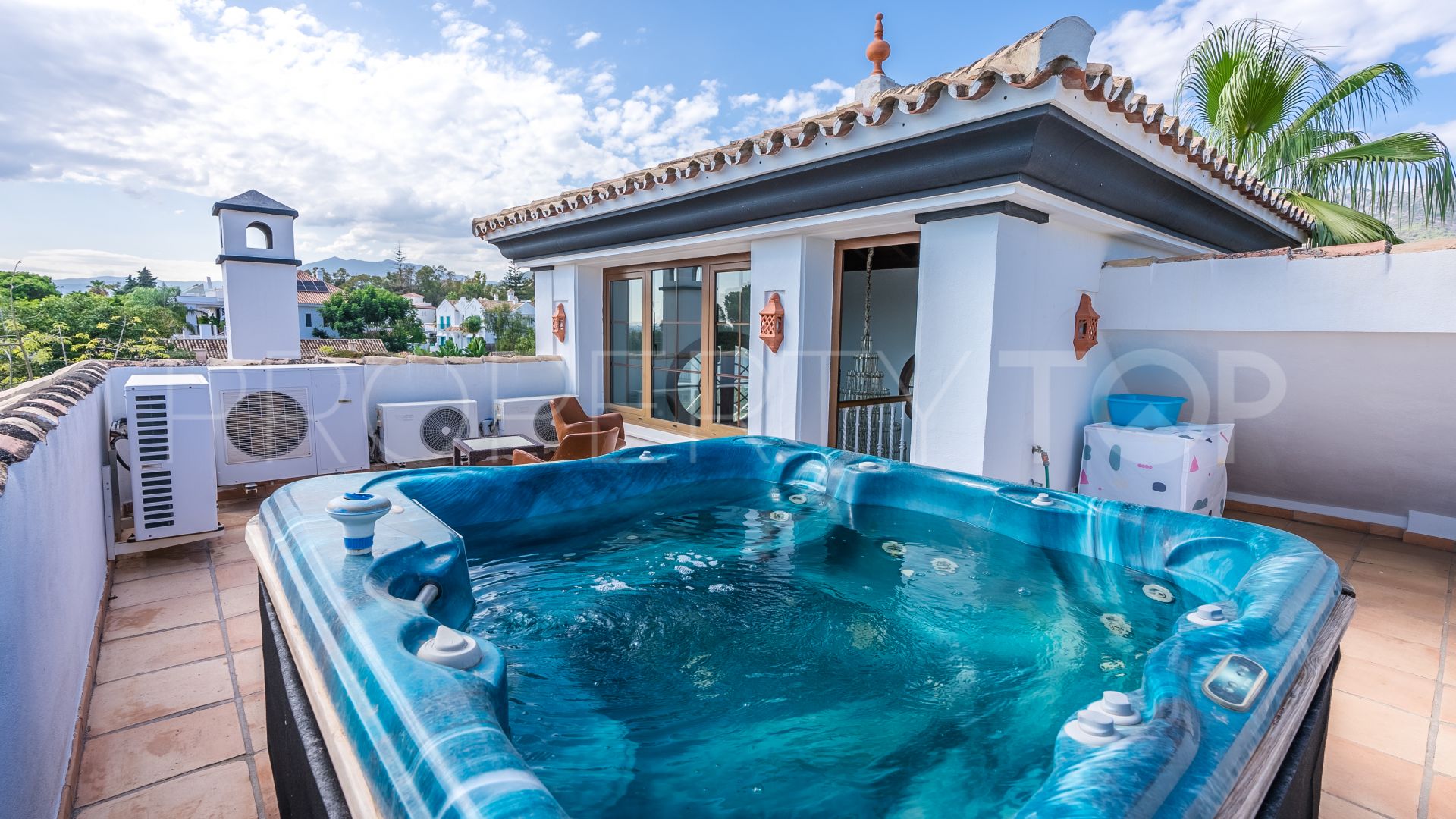 Buy Marbella Centro chalet with 5 bedrooms
