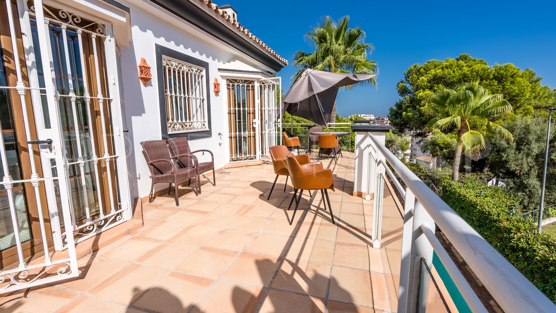 Buy Marbella Centro chalet with 5 bedrooms