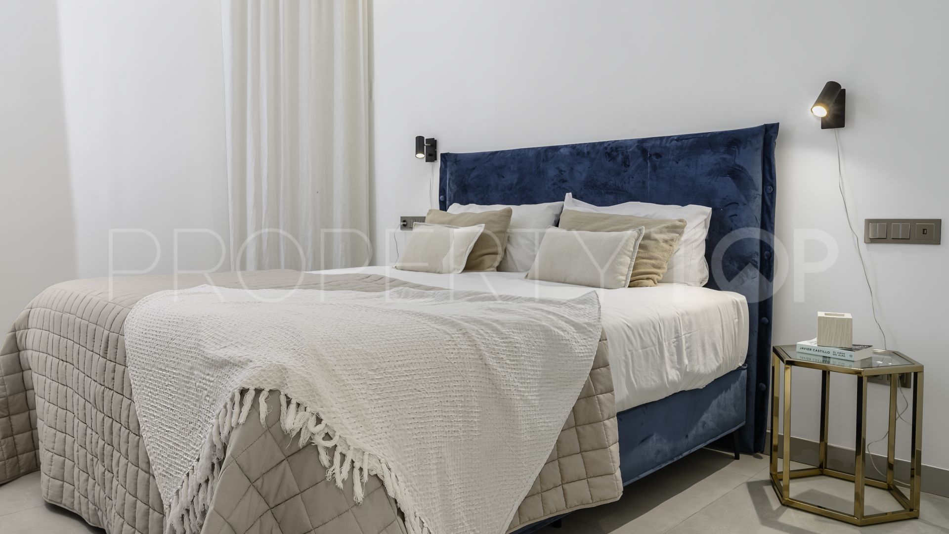 Chalet en venta con 5 dormitorios en Marbella - Puerto Banus
