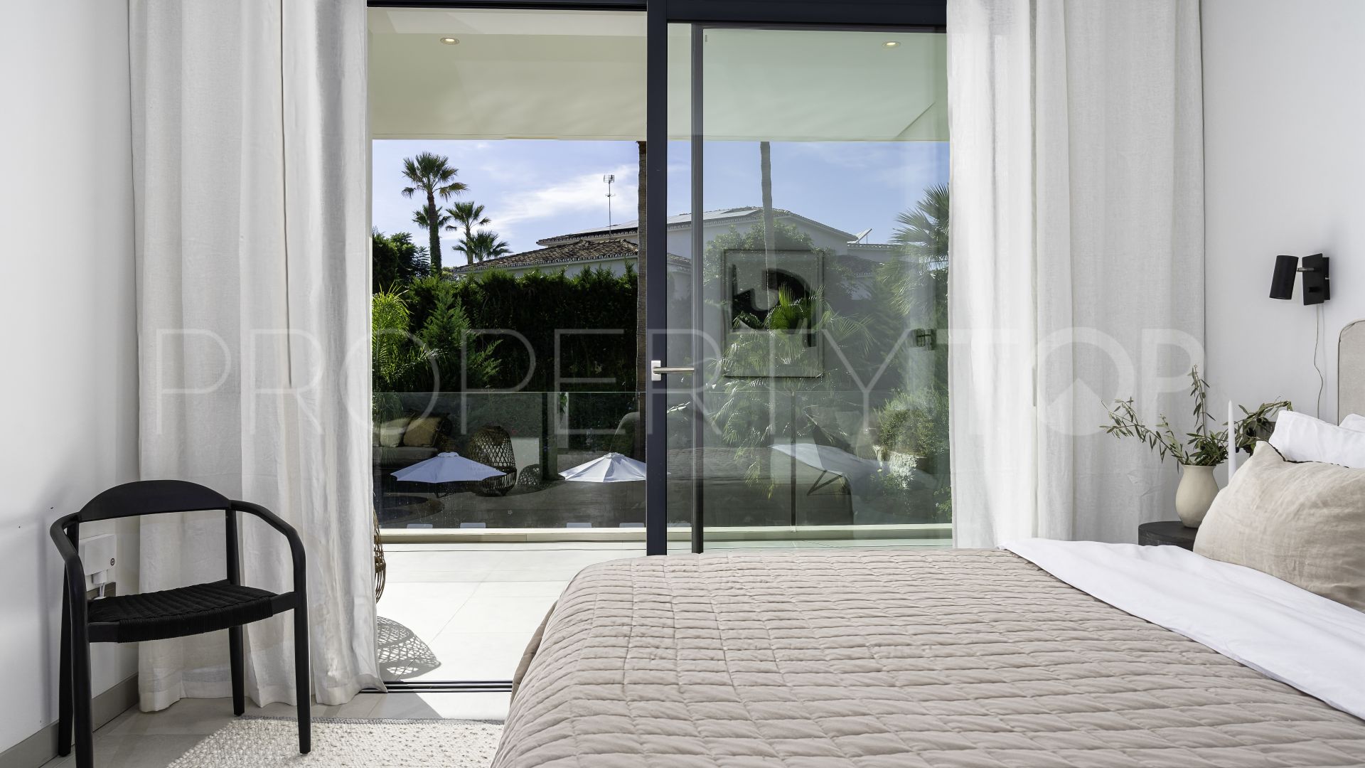 Chalet en venta con 5 dormitorios en Marbella - Puerto Banus
