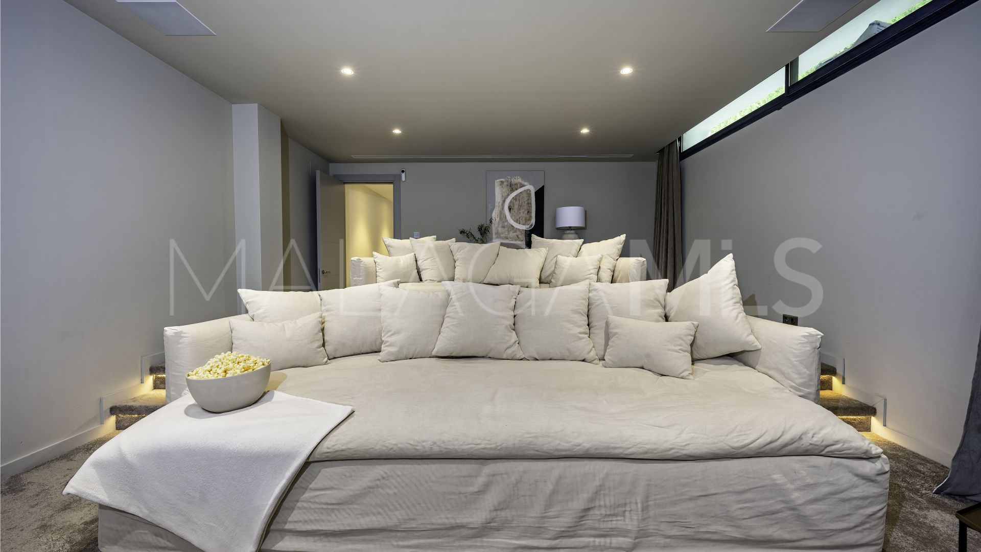 Buy Marbella - Puerto Banus chalet with 5 bedrooms