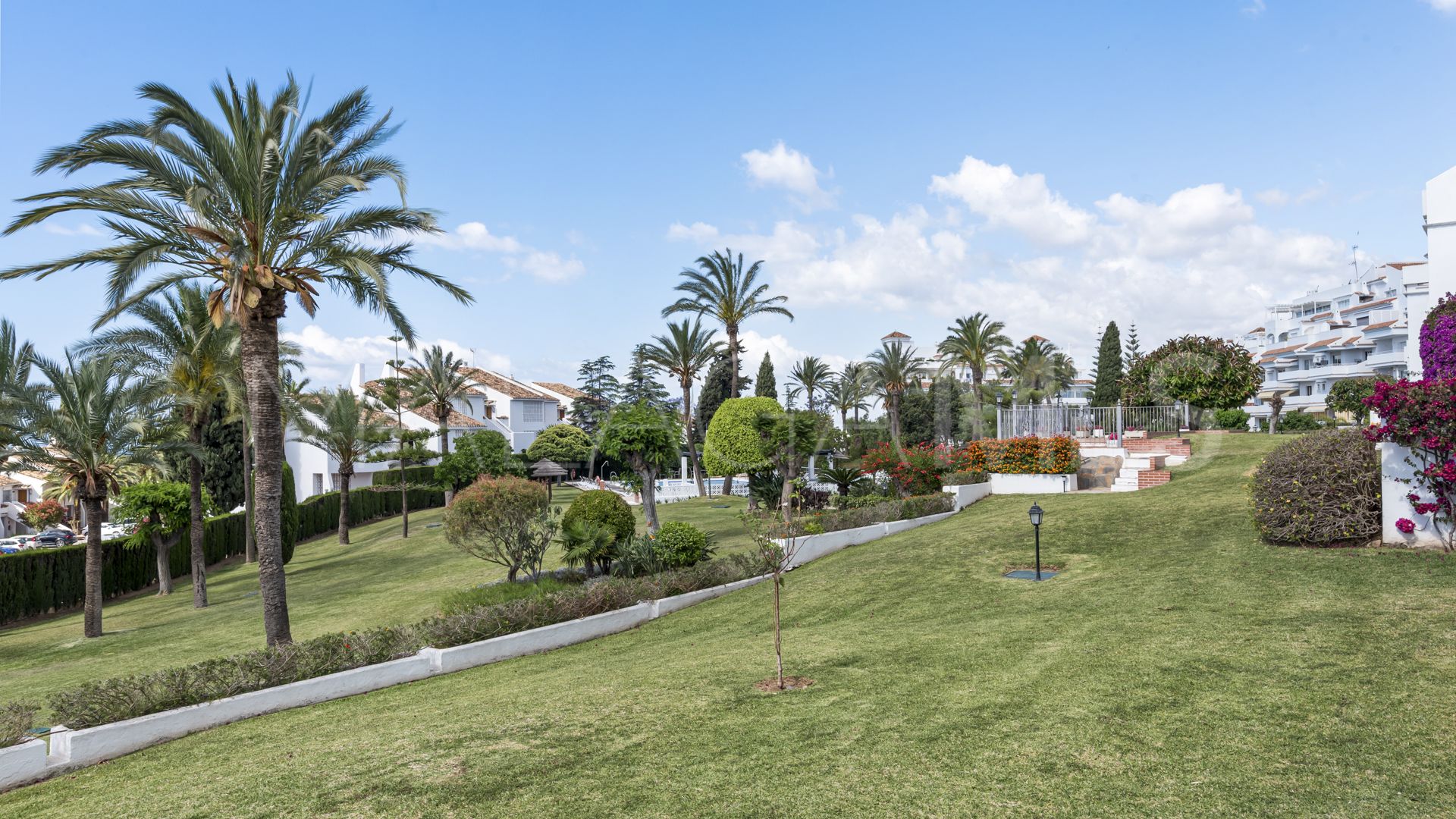3 bedrooms apartment for sale in Nueva Andalucia