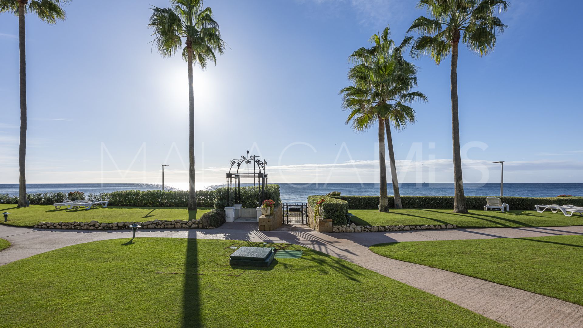Lägenhet for sale in Beach Side New Golden Mile