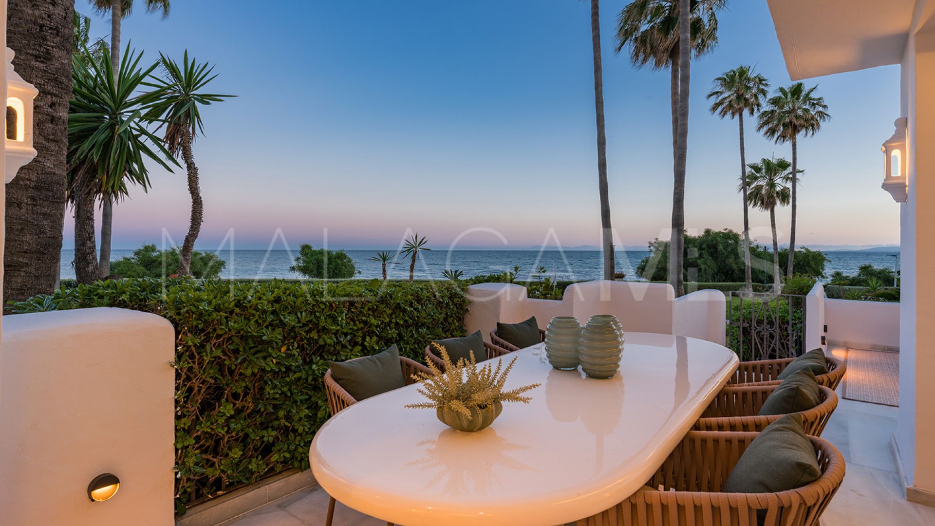 Lägenhet for sale in Beach Side New Golden Mile