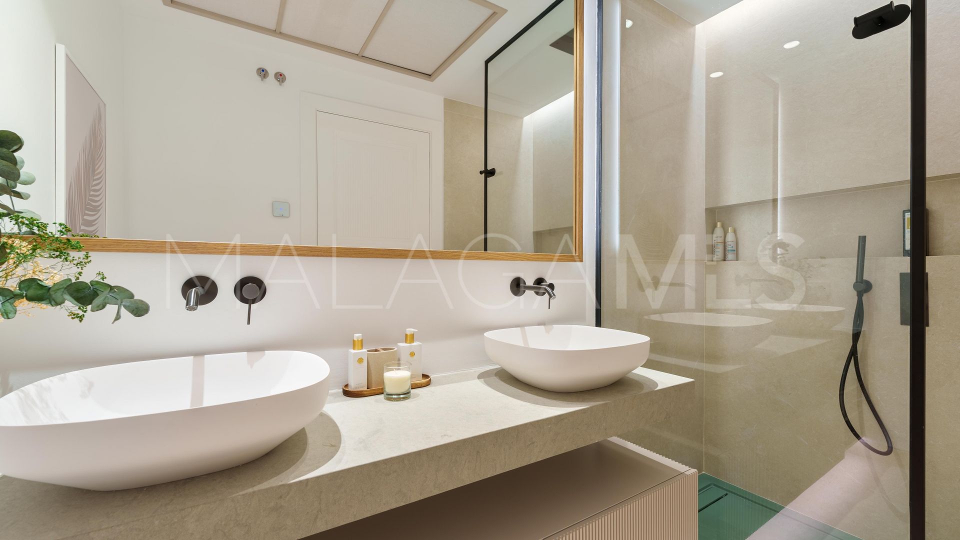 Chalet for sale in La Quinta with 5 bedrooms