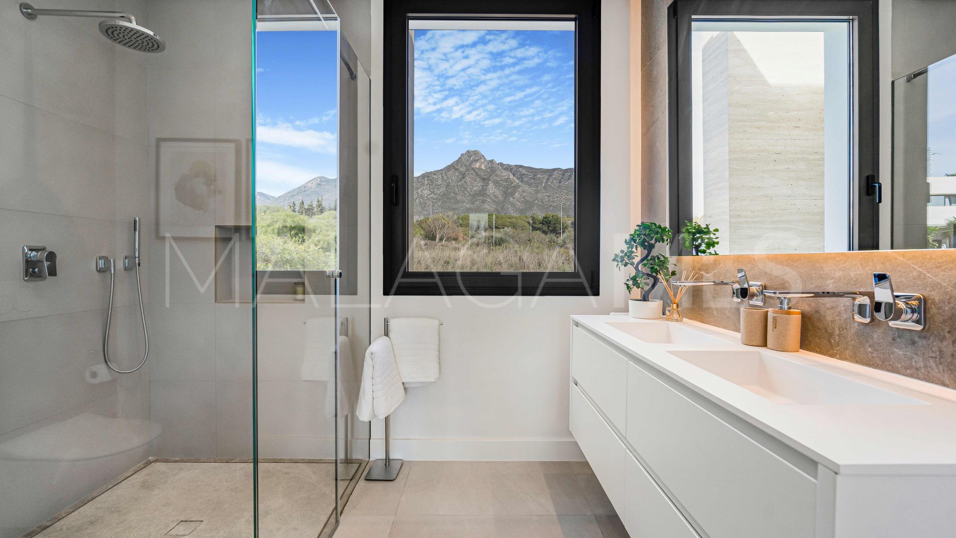 Chalet for sale in Marbella Goldene Meile