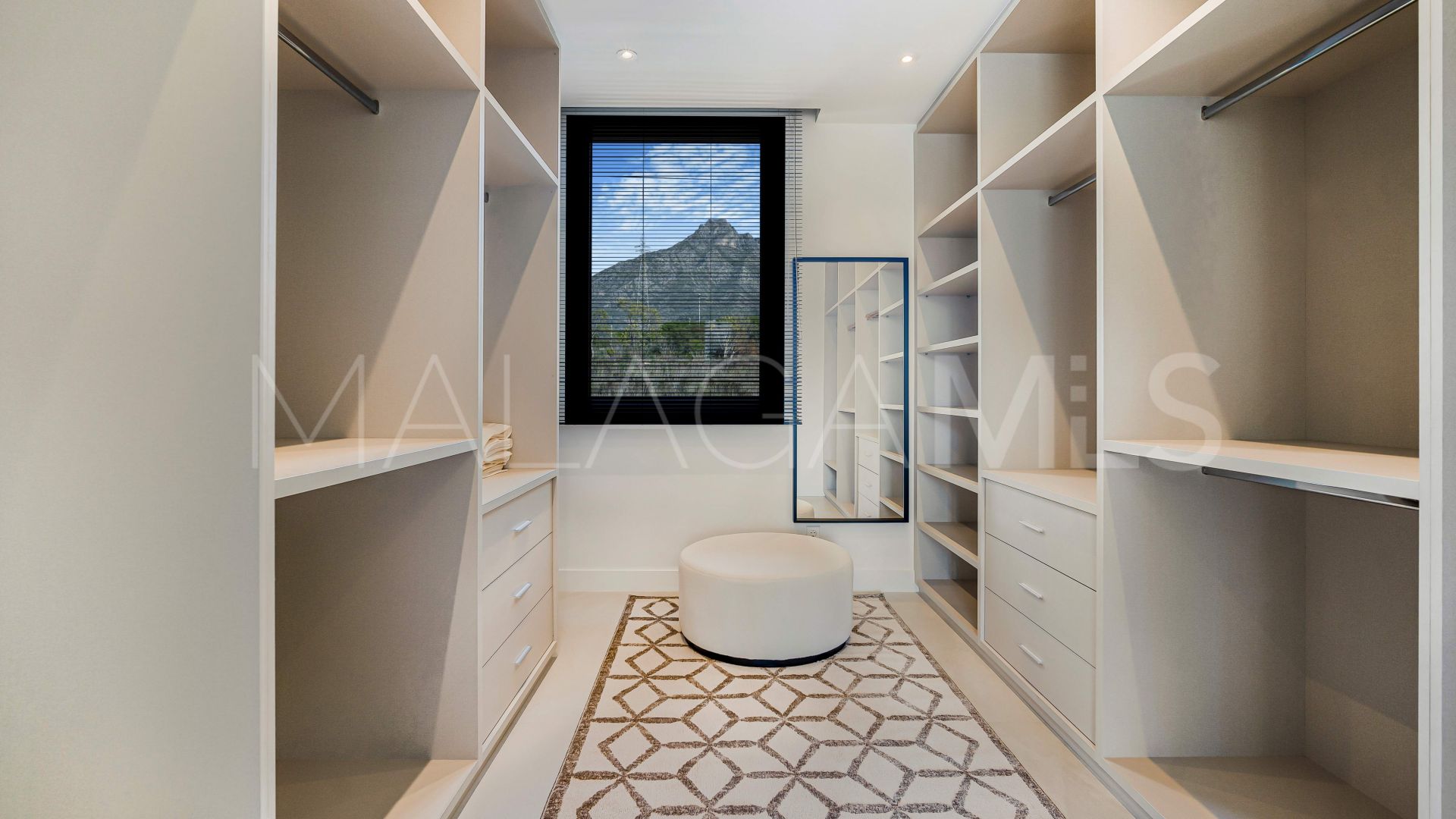 Chalet for sale in Marbella Goldene Meile