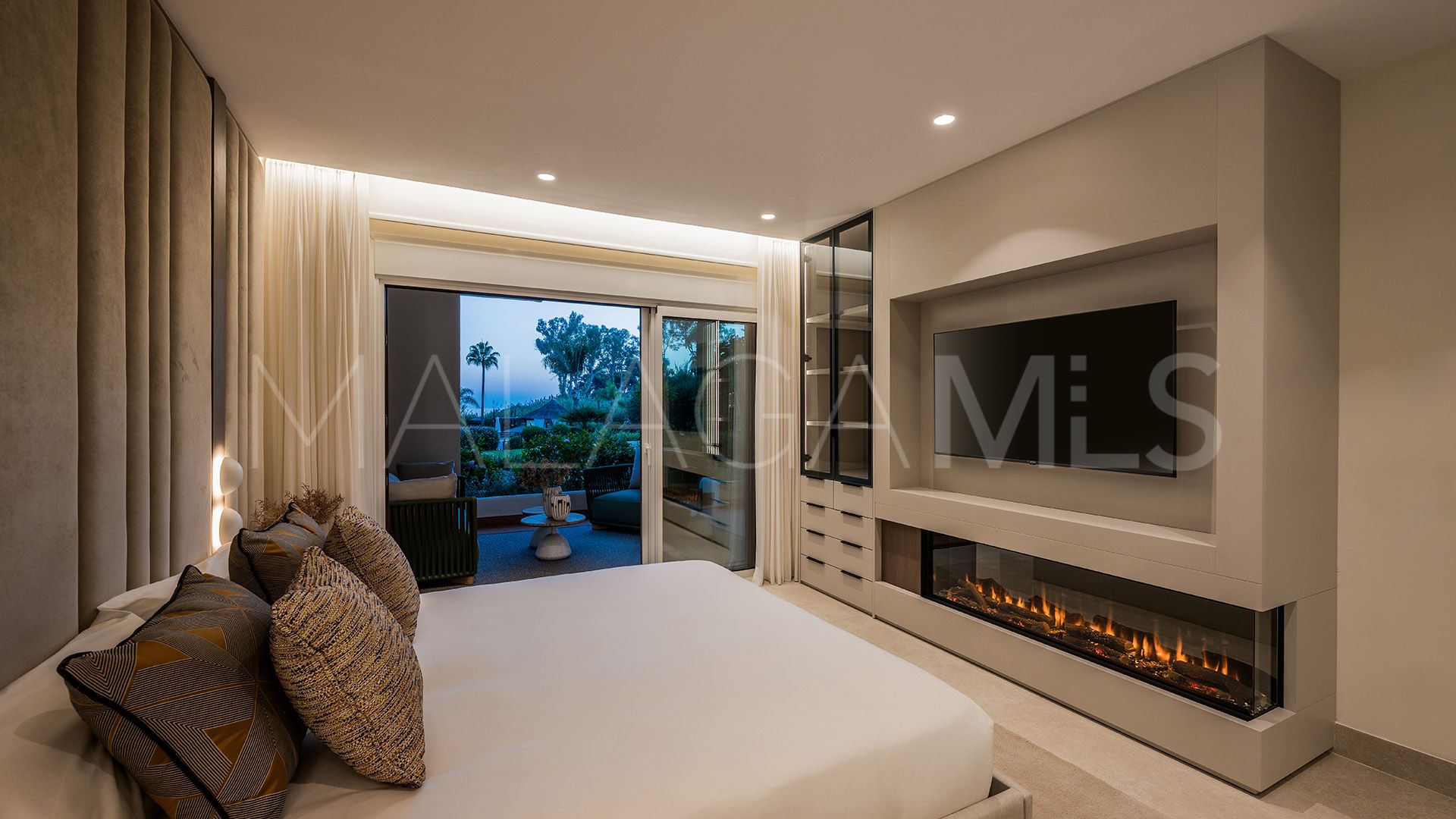 For sale 3 bedrooms apartment in Beach Side New Golden Mile