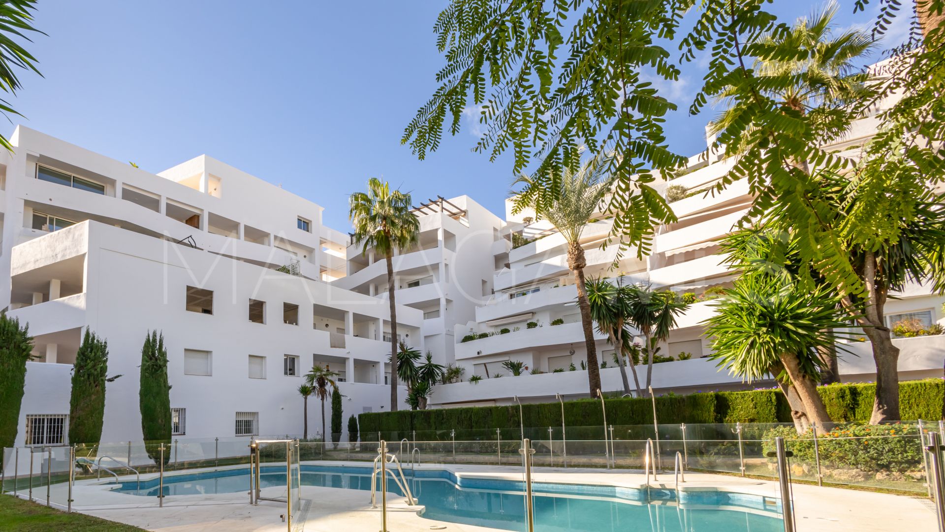 For sale apartment in Nueva Andalucia