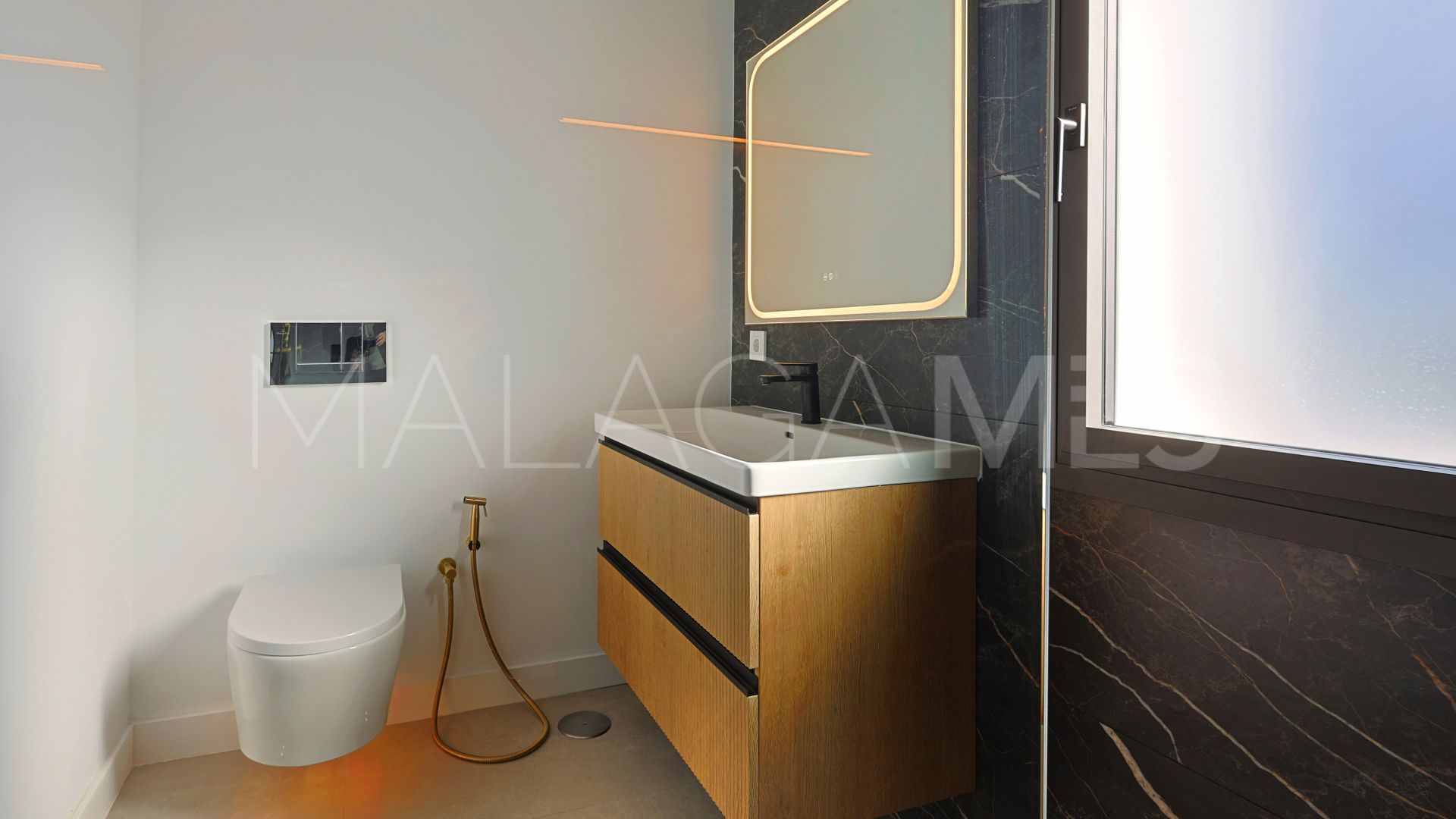 For sale apartment in Nueva Andalucia