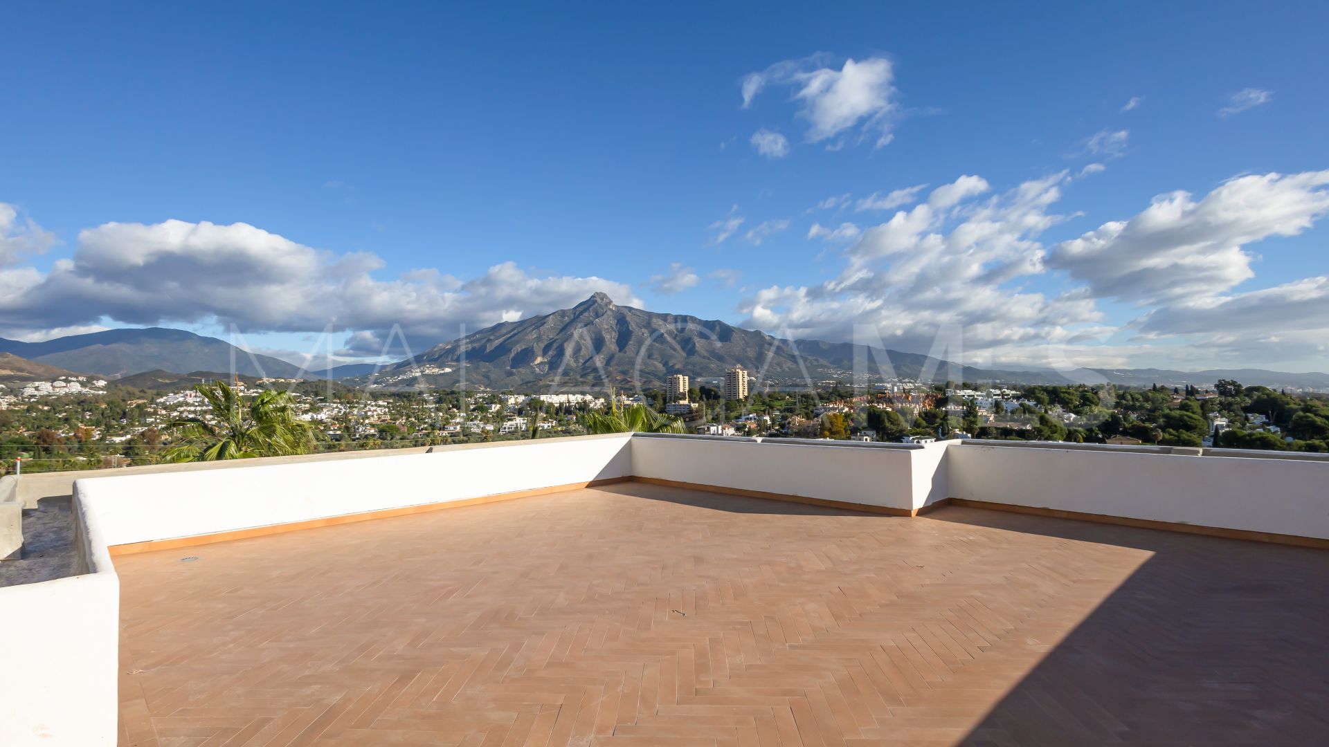 For sale apartment in Nueva Andalucia