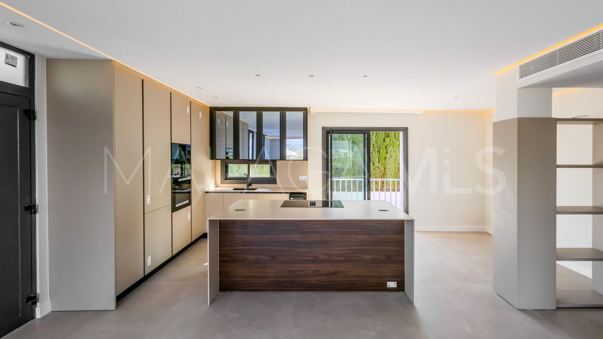 For sale apartment in Nueva Andalucia