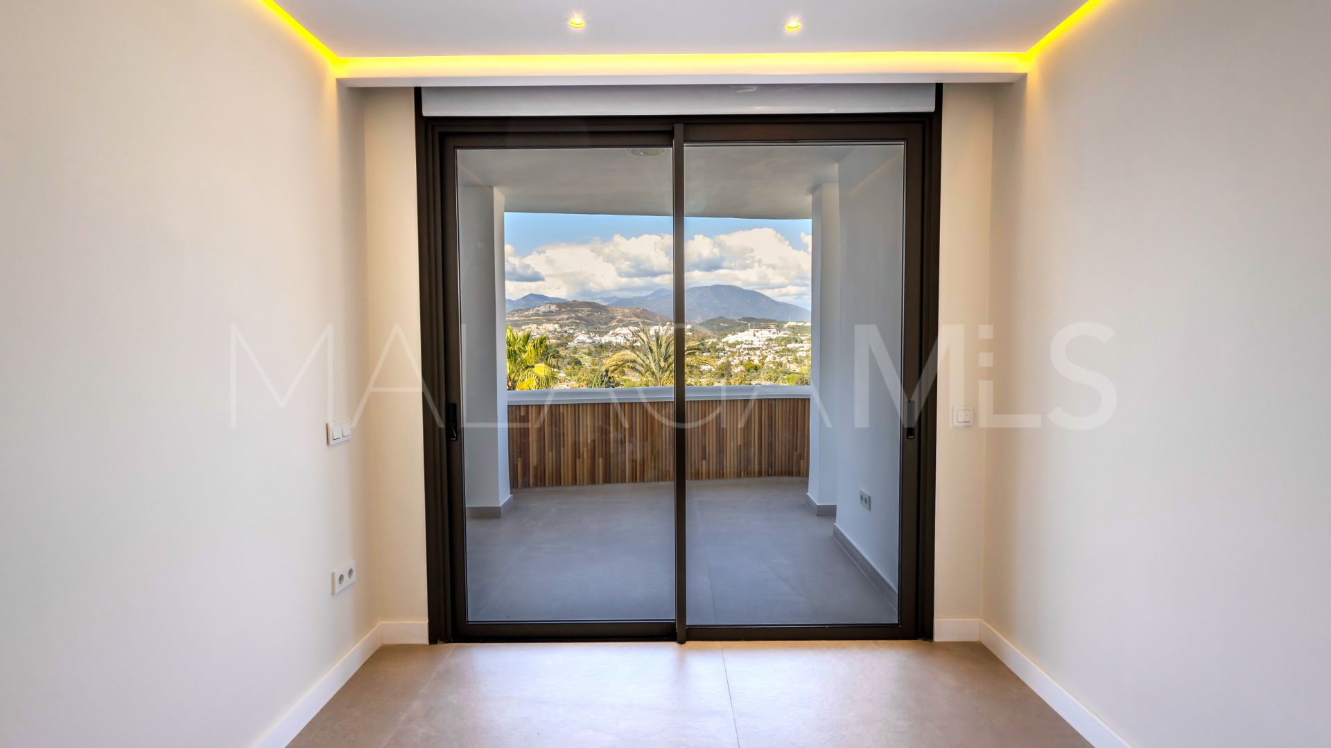 For sale apartment in Nueva Andalucia