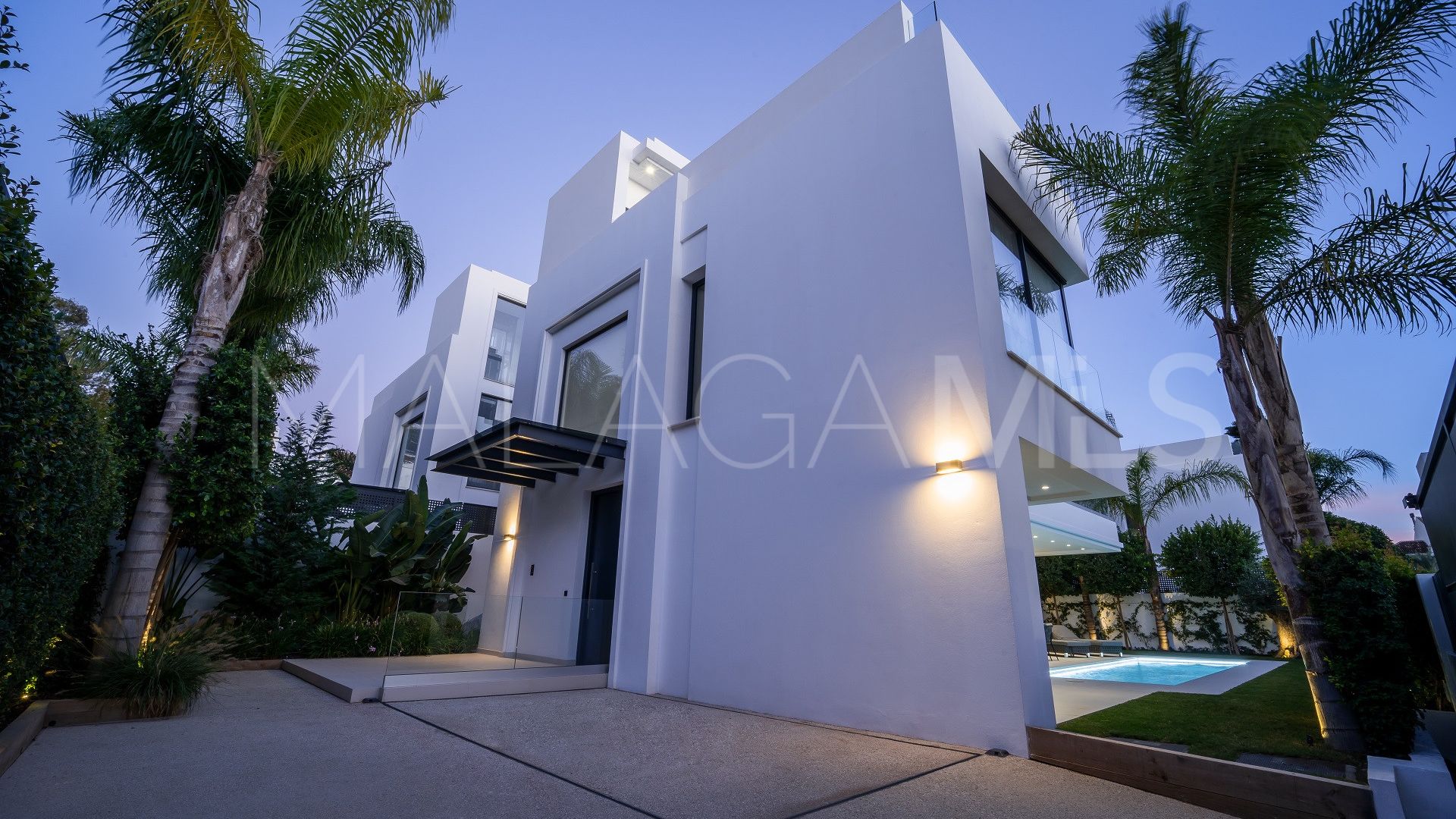 Chalet for sale in Marbella Golden Mile with 4 bedrooms