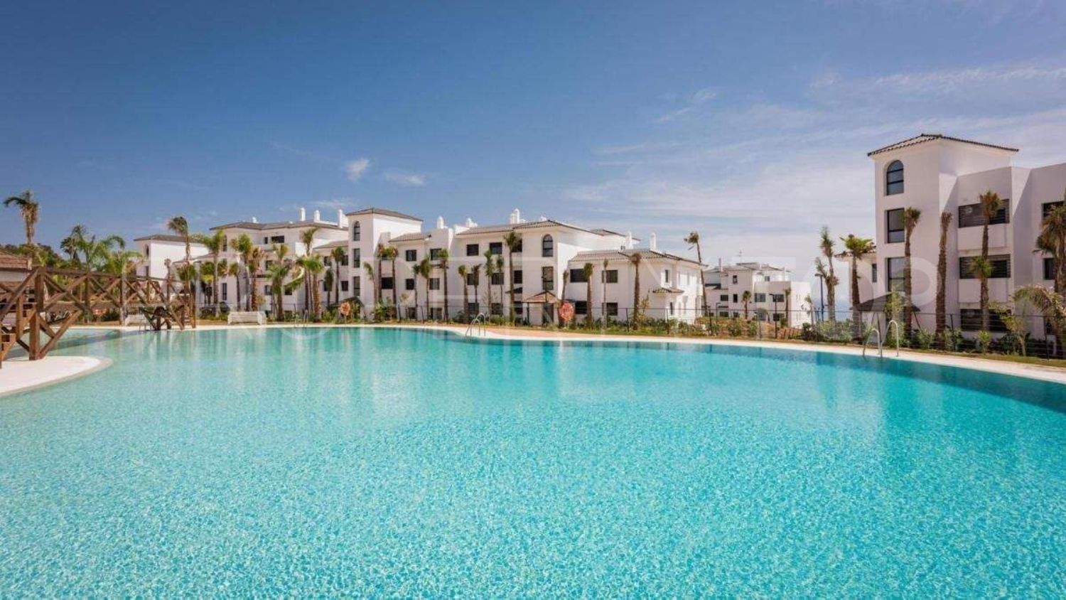 Apartment for sale in Los Reales - Sierra Estepona with 4 bedrooms