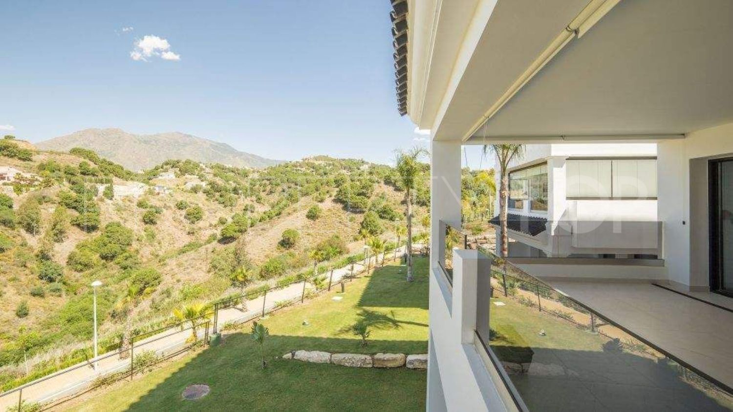 Apartamento con 4 dormitorios en venta en Los Reales - Sierra Estepona