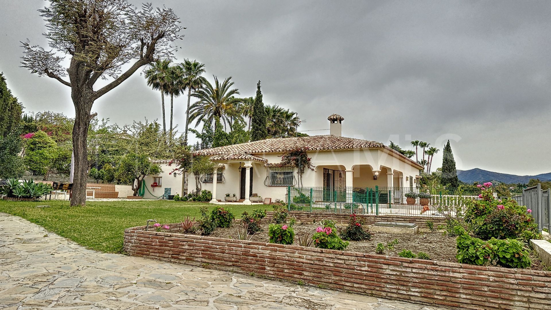 Landhaus for sale in Estepona