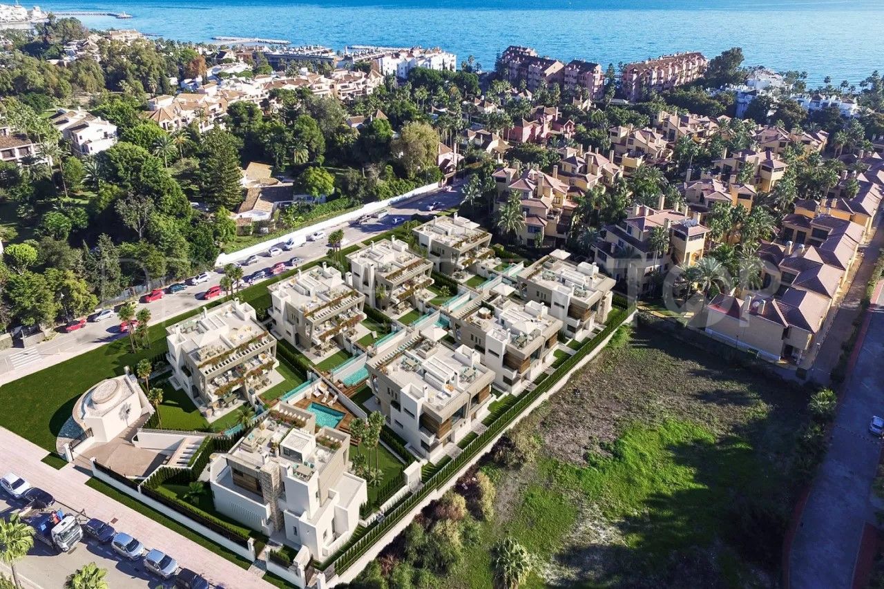 Pareado con 5 dormitorios a la venta en Marbella - Puerto Banus
