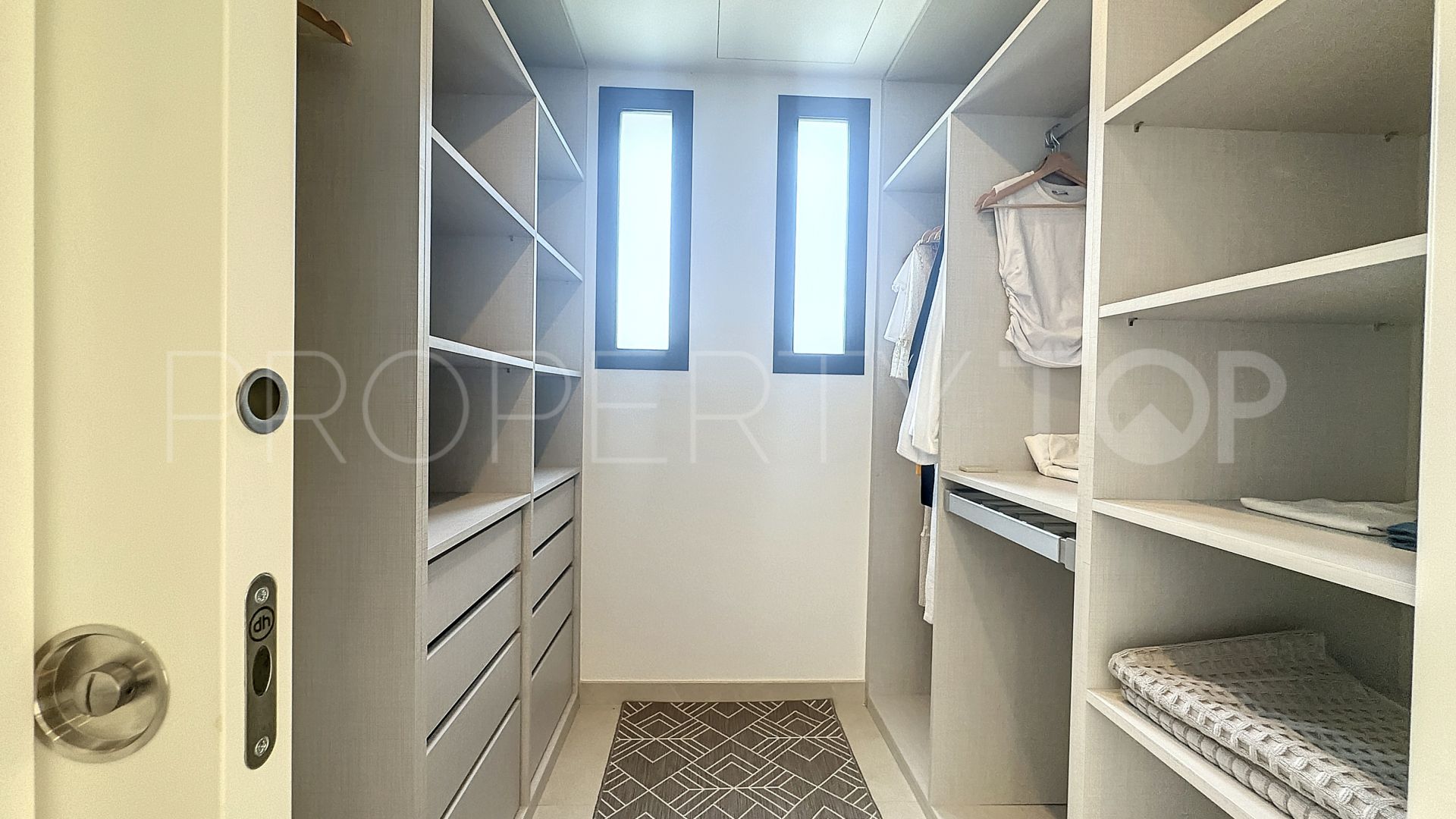 Pareado con 5 dormitorios a la venta en Marbella - Puerto Banus
