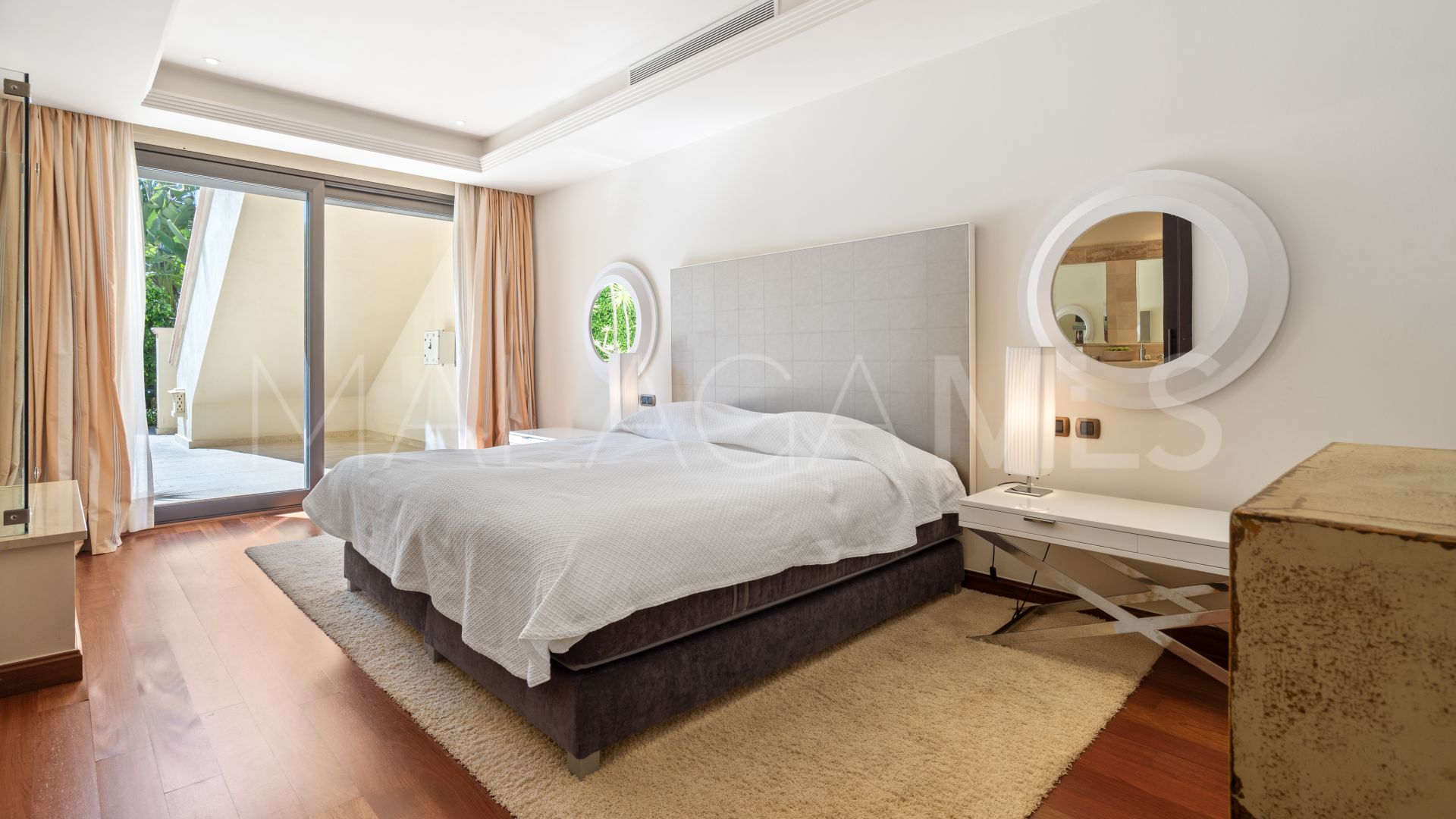 For sale Laguna de Banus 4 bedrooms ground floor duplex