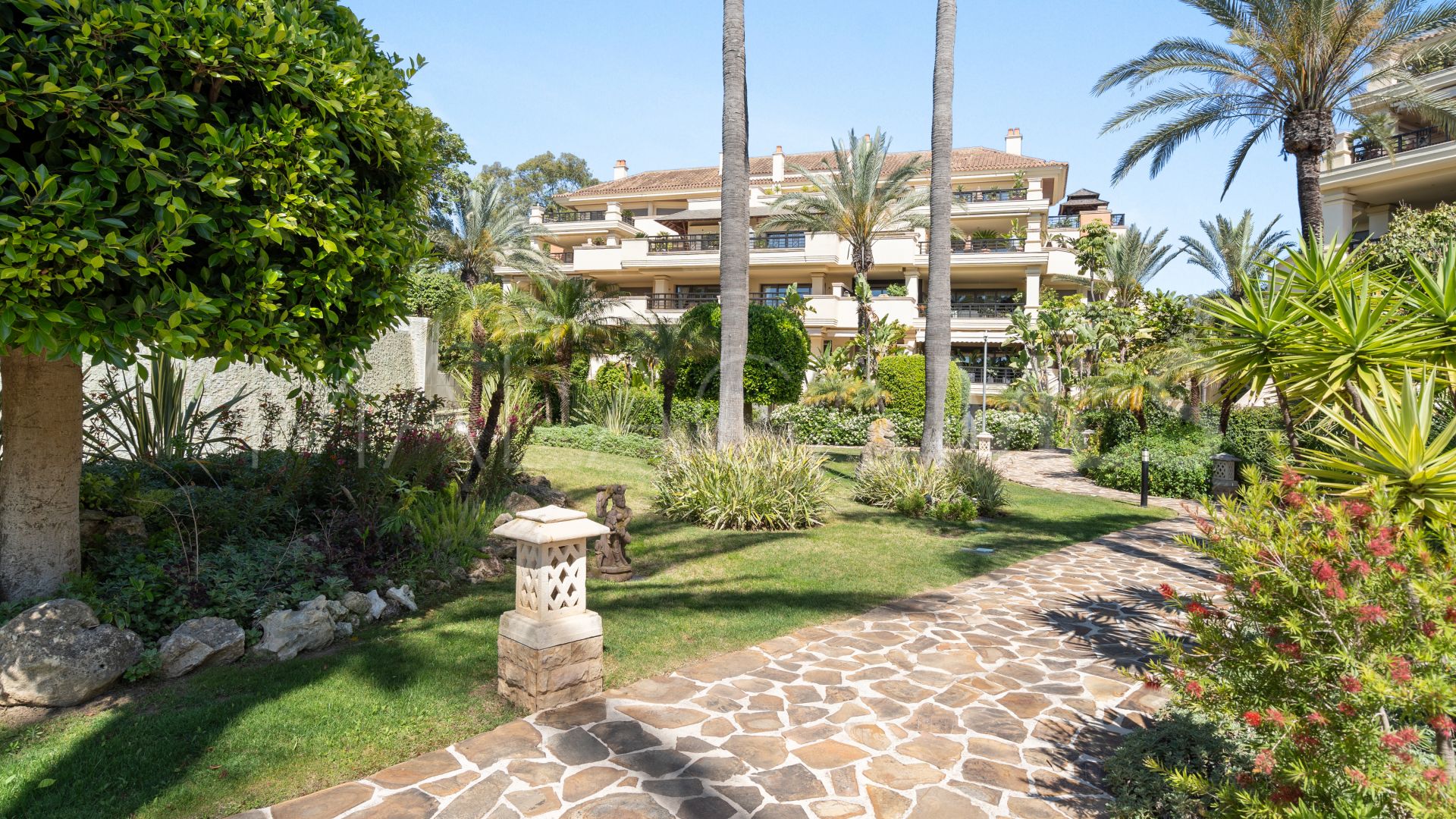 For sale Laguna de Banus 4 bedrooms ground floor duplex