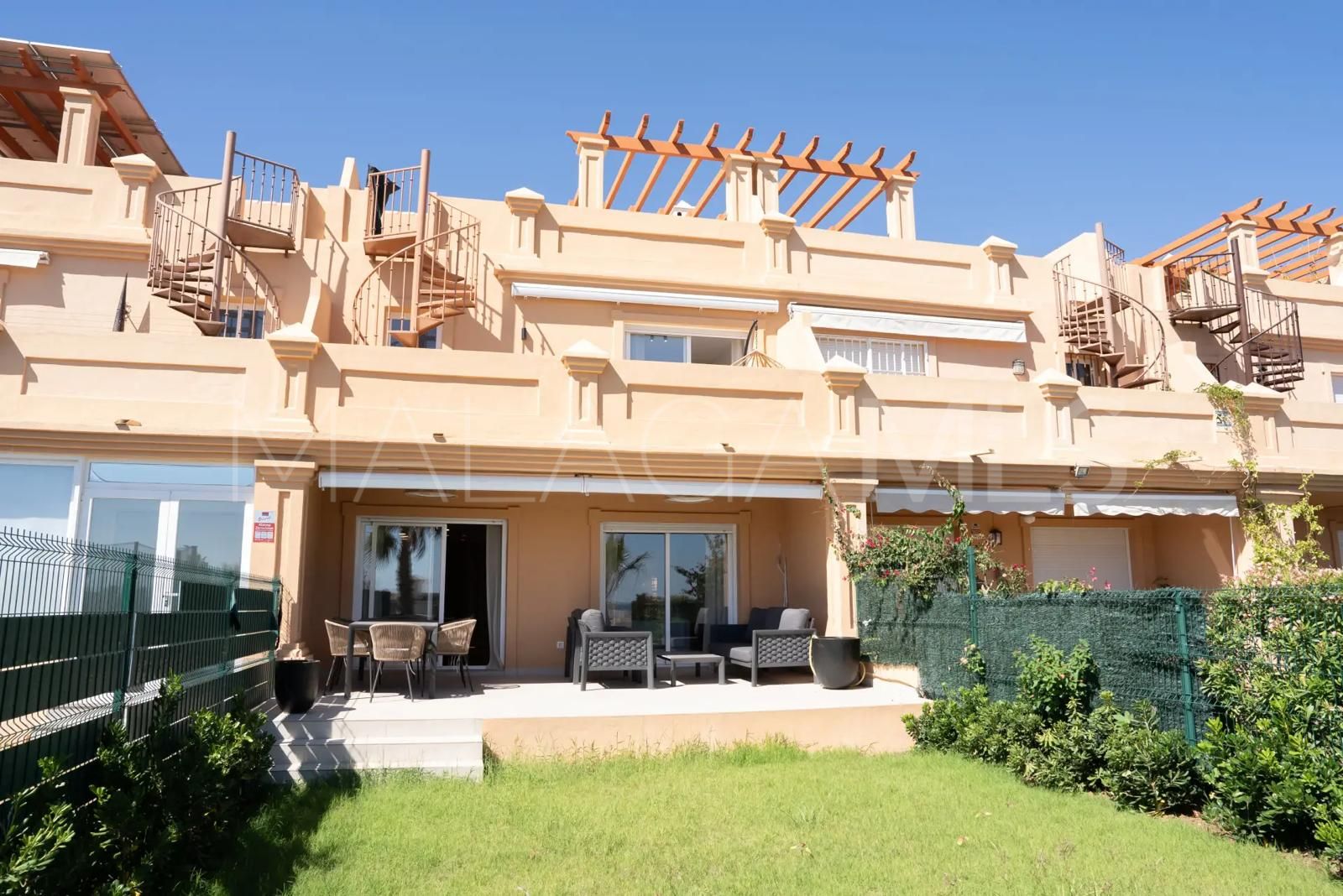 For sale La Galera Park town house with 3 bedrooms