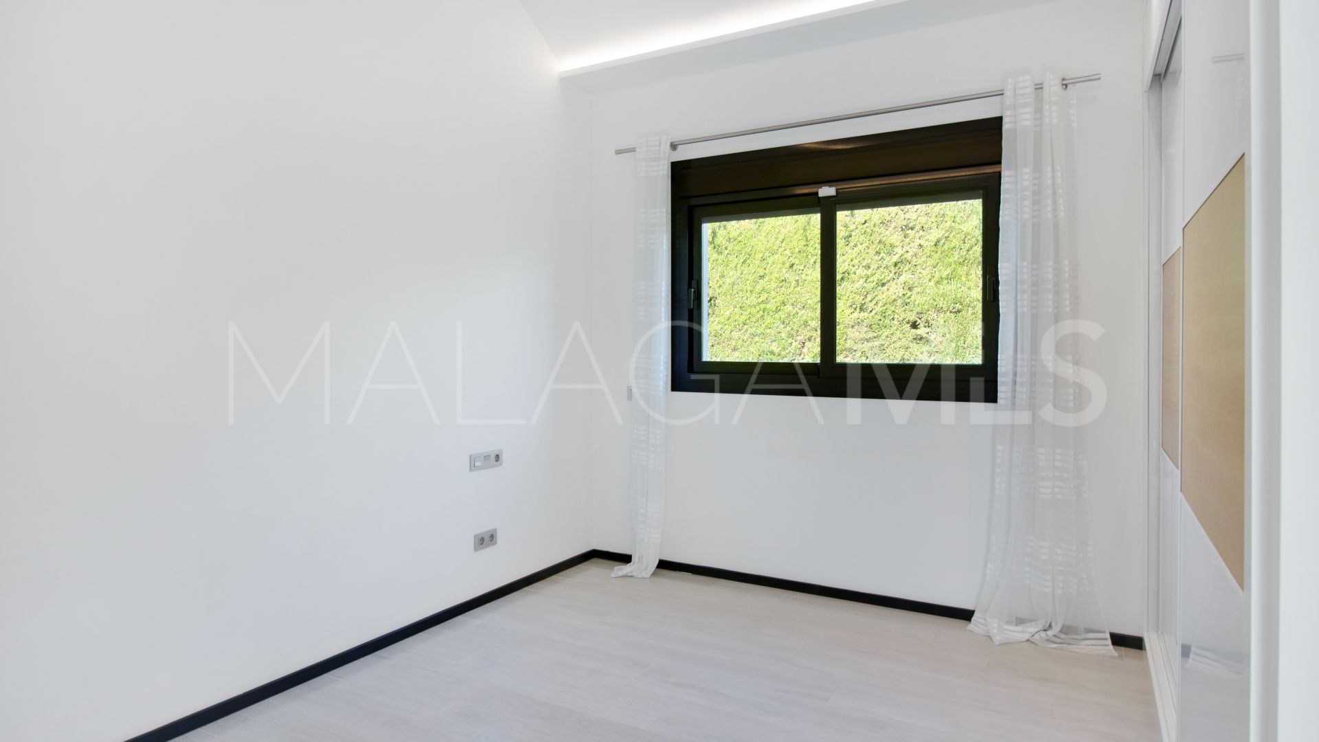 Buy villa in Atalaya Park