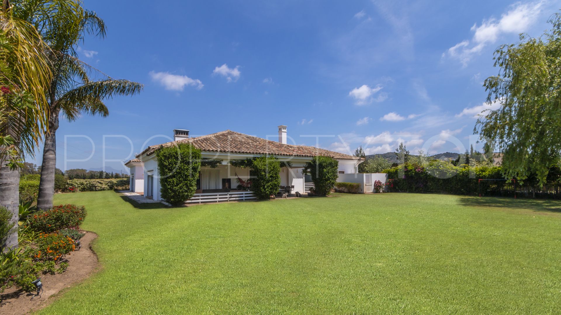 Villa for sale in San Enrique de Guadiaro