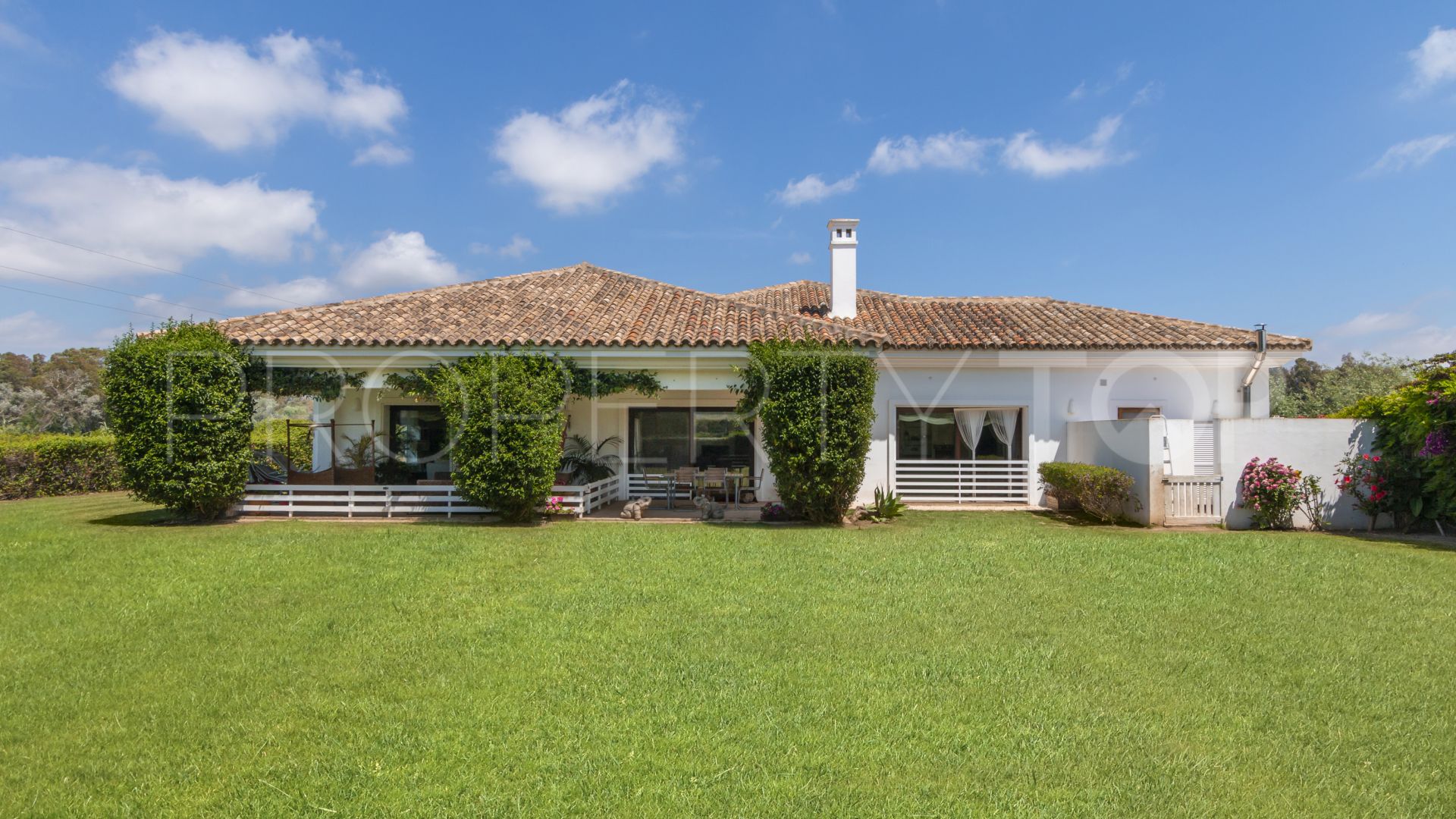 Villa for sale in San Enrique de Guadiaro