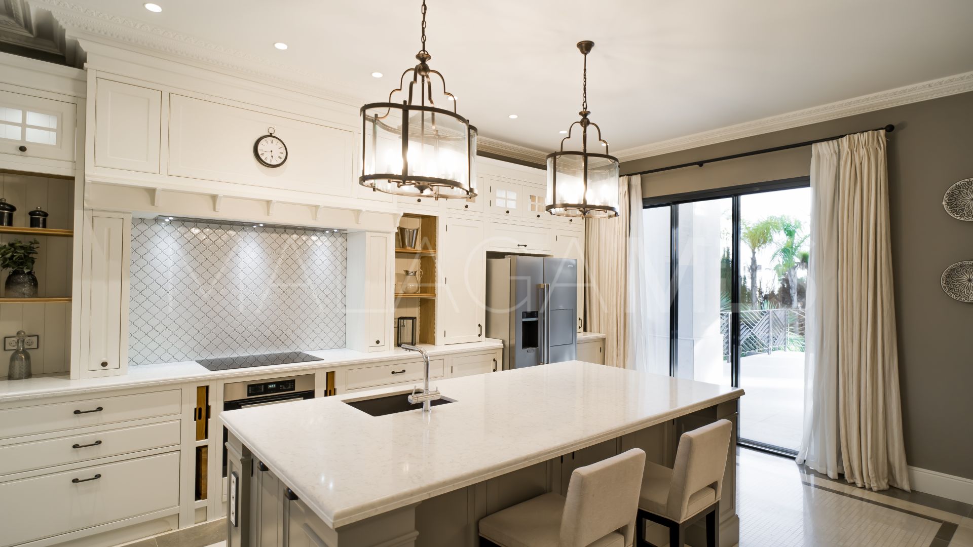 Villa for sale in Benahavis